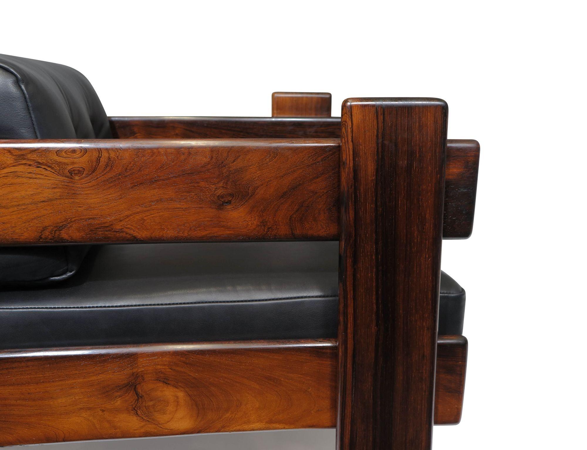 Mid-Century Modern Casulo Brazilian Modern Rosewood Lounge Chair in Black Leather For Sale