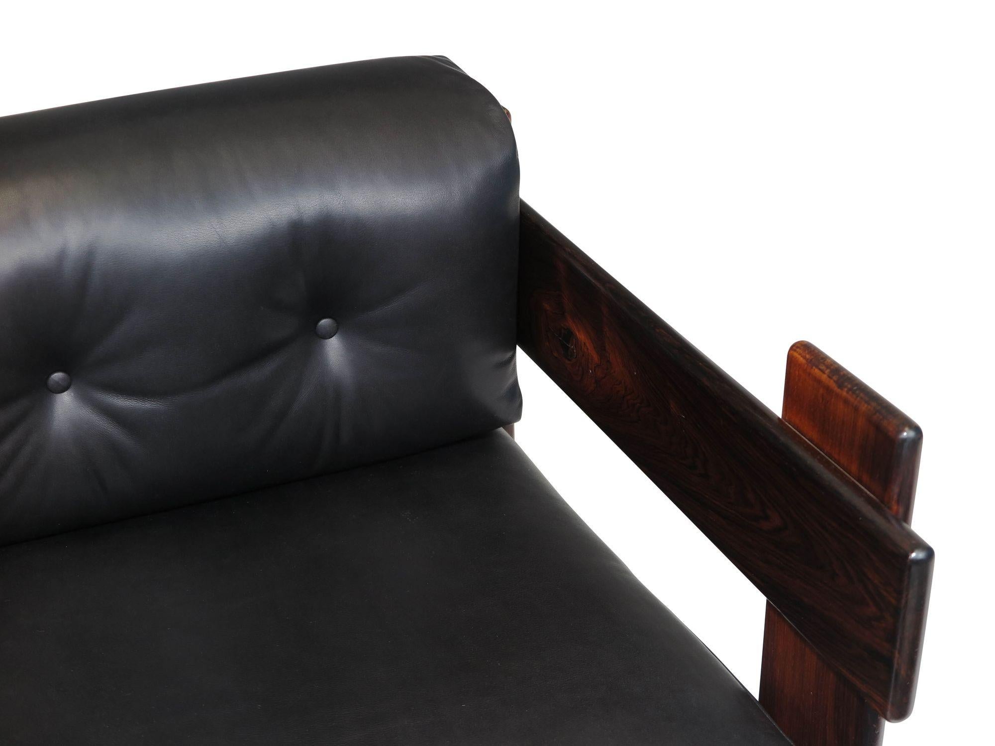 Casulo Brazilian Modern Rosewood Lounge Chair in Black Leather In Excellent Condition For Sale In Oakland, CA