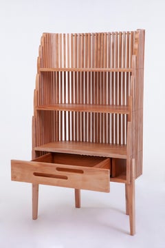 Vitrine de style scandinave 'Casulo' en bois dur brésilien par Knót Artesanal