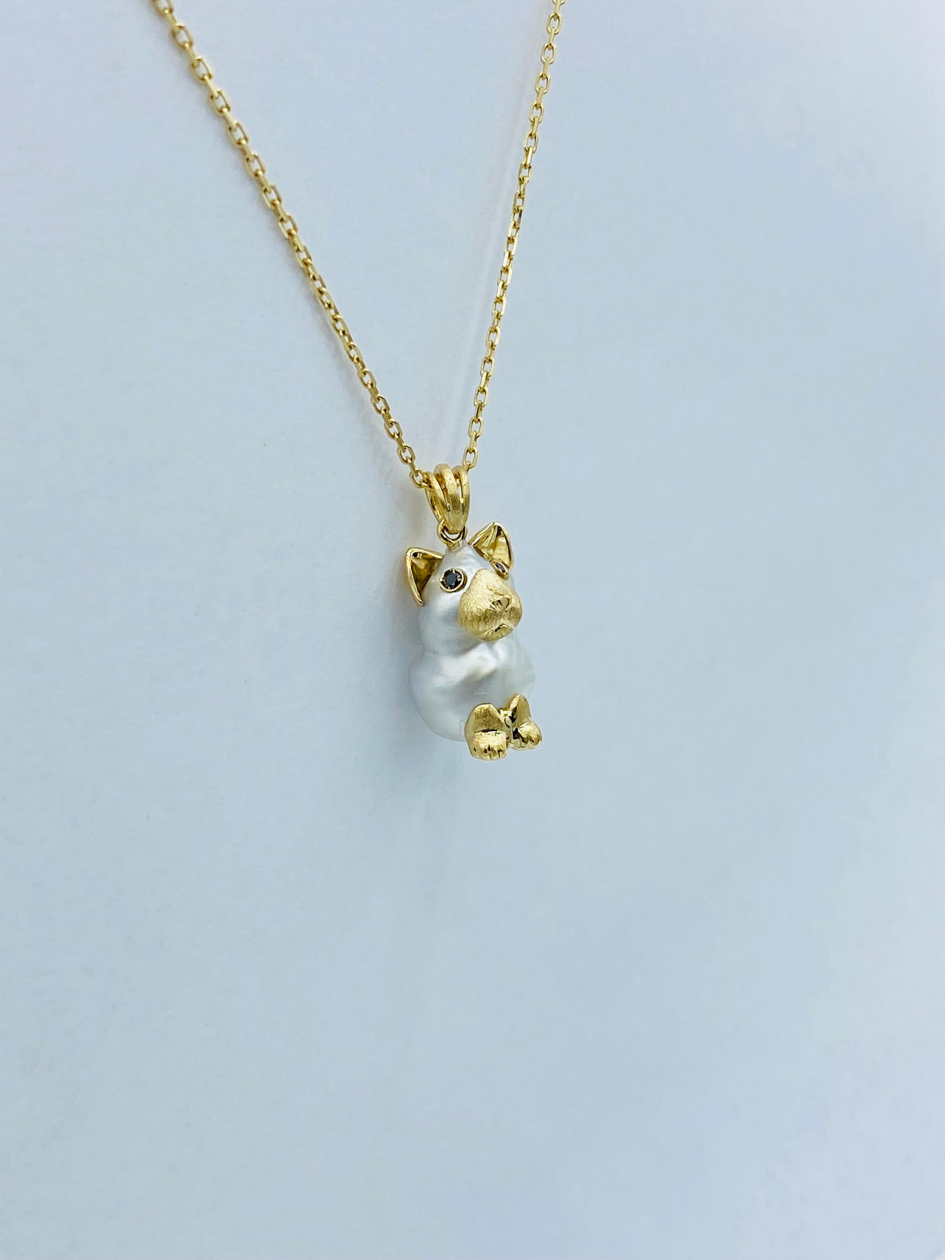Artisan Pendentif/ collier chat en or jaune 18 carats avec perles d'Australie et diamants noirs en vente