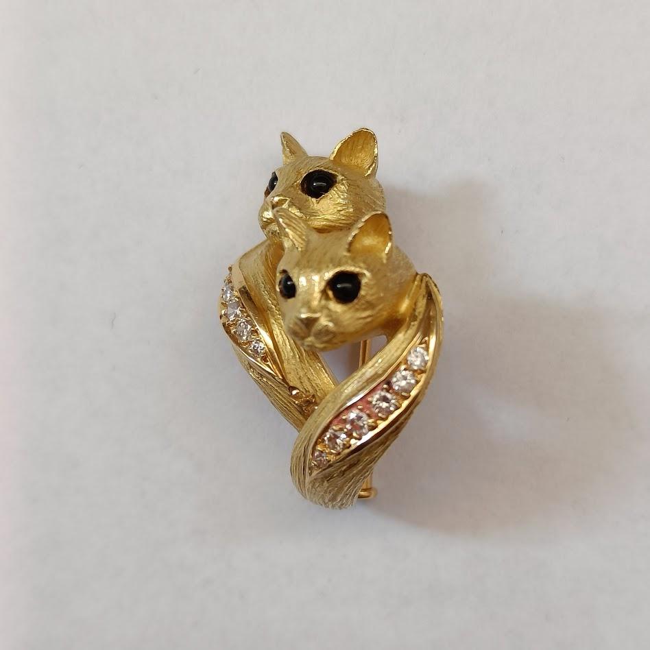 Retro Cat Brooch Gold 18k, Diamonds and Onyx - Jean and Pierre Bellin, France 1980s For Sale