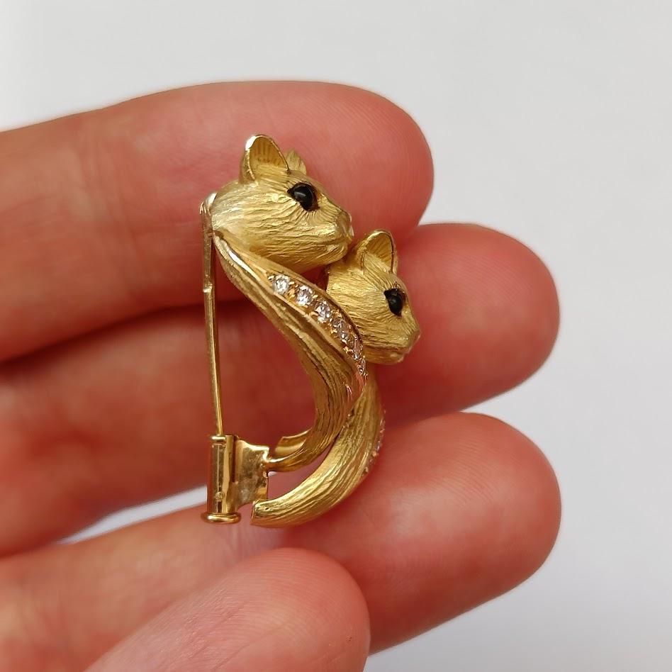Women's or Men's Cat Brooch Gold 18k, Diamonds and Onyx - Jean and Pierre Bellin, France 1980s For Sale