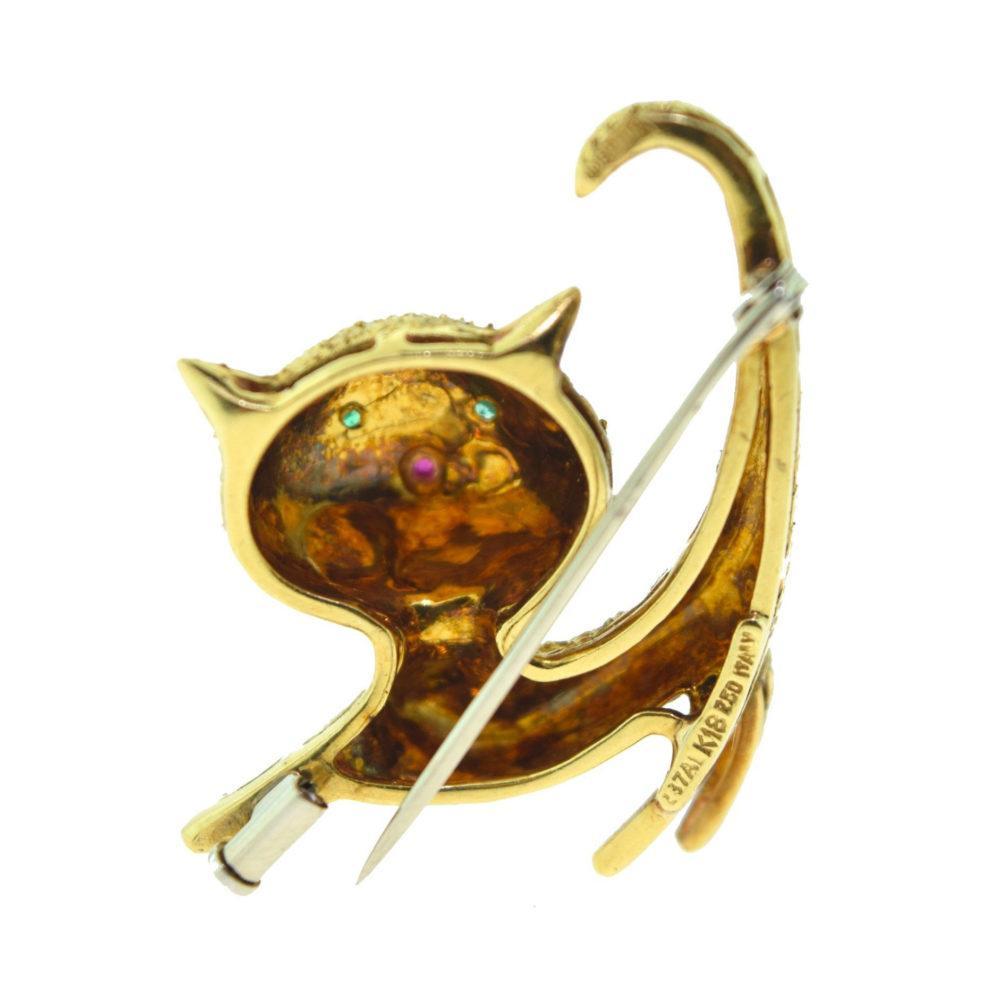 Round Cut Cat Brooch in 18k Yellow Gold with Emerald Eyes