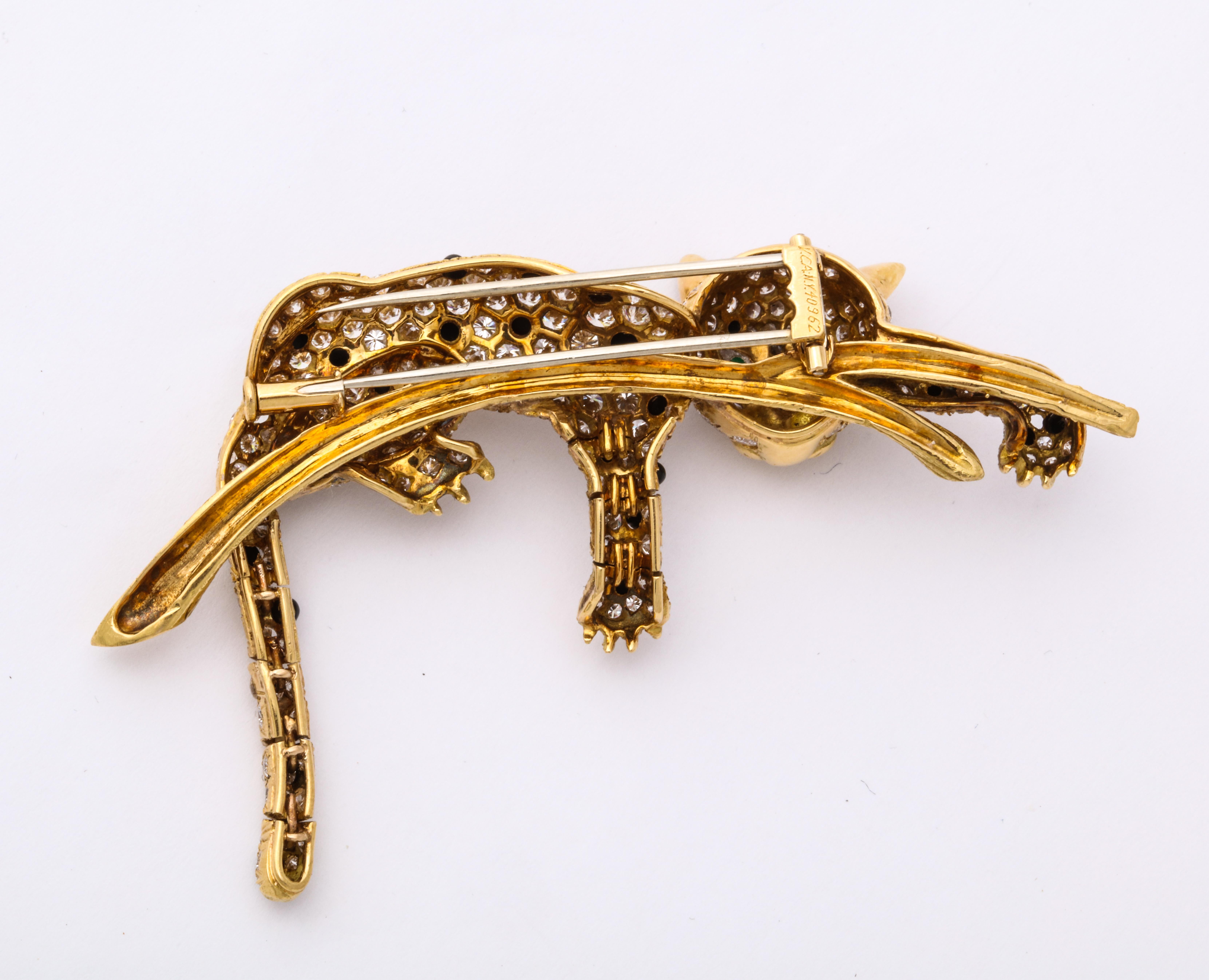 Cat Brooch Made by Van Cleef & Arpels In Excellent Condition For Sale In New York, NY