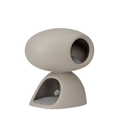 Grotta per gatti in polietilene riciclabile tortora di Stefano Giovannoni