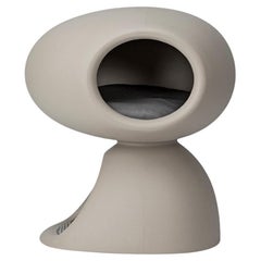 Cat Cave aus taubengrauem recyceltem Polyethylene von Stefano Giovannoni