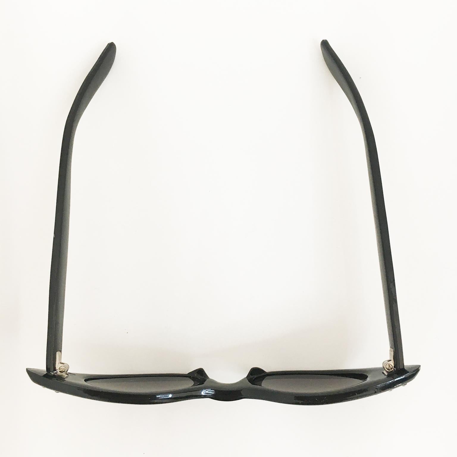Schwarze Katzenauge-Sonnenbrille mit Strass Vintage 1950er Jahre im Zustand „Gut“ im Angebot in Berlin, DE