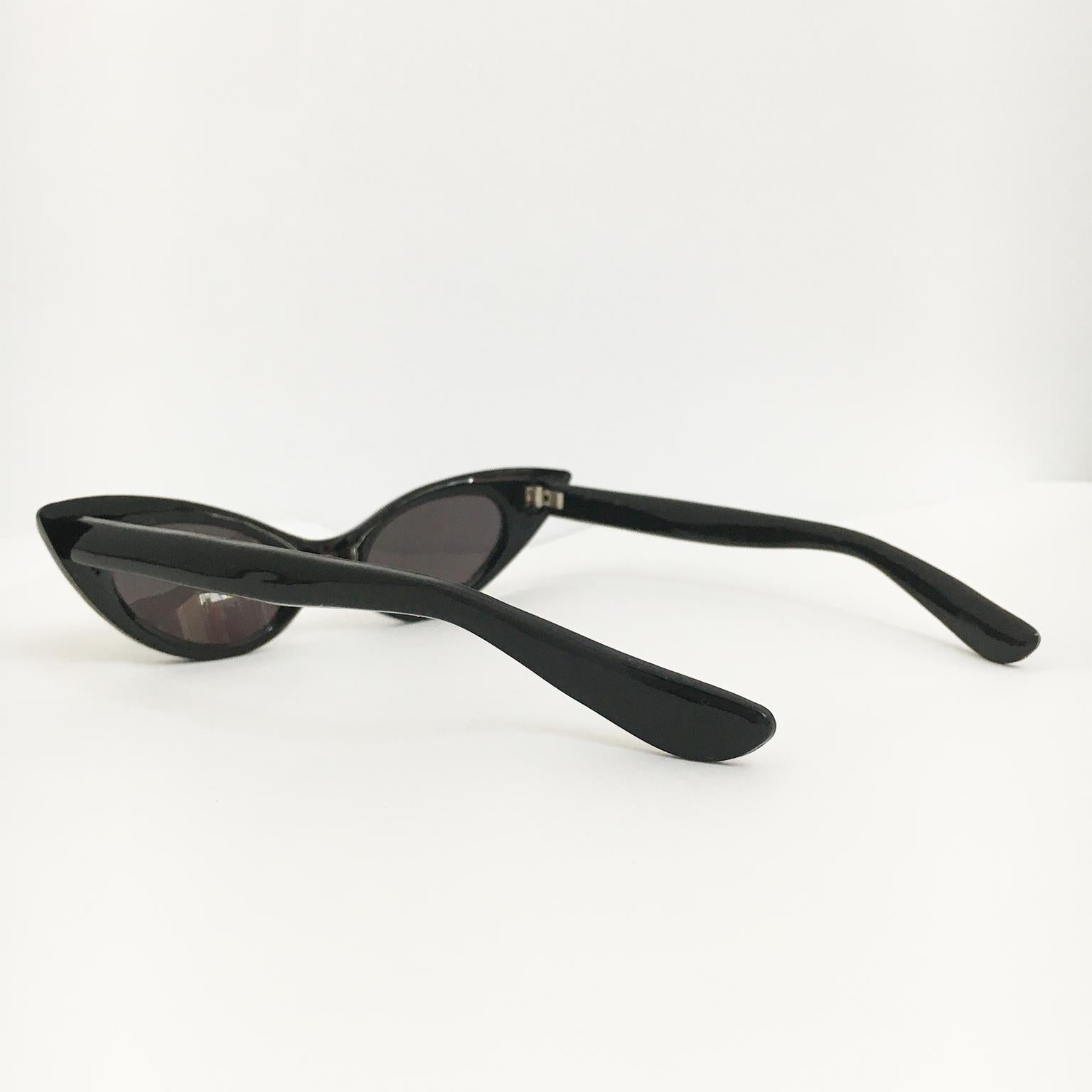 Schwarze Katzenauge-Sonnenbrille mit Strass Vintage 1950er Jahre im Angebot 1