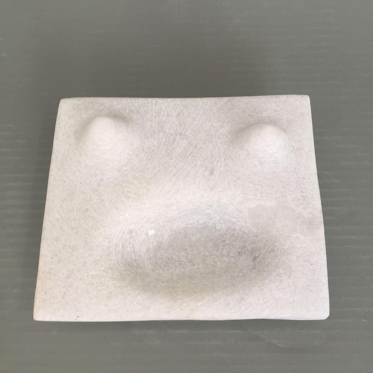 Cat face hand carved marble sculpture by Tom Von Kaenel
Dimensions: D14 x W16 x H4 cm
Materials: marble.

Tom von Kaenel, sculptor and painter, was born in Switzerland in 1961. Already in his early
childhood he was deeply devoted to art. His
