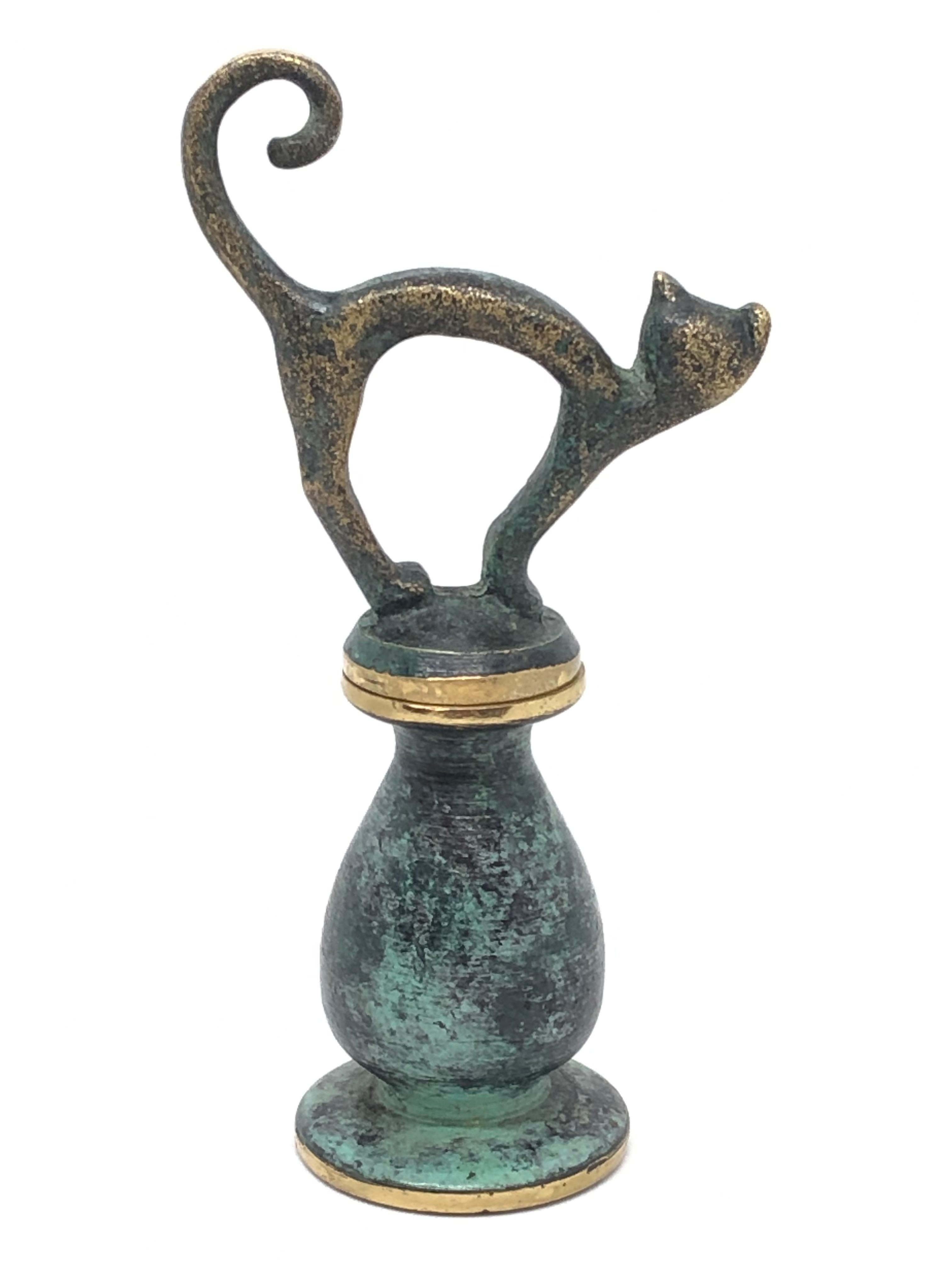Classic early 1950s Austrian baller corkscrew in the form of a cat. Nice addition to your room or just for your collection of Austrian bronze items. Found at an estate sale in Vienna, Austria.