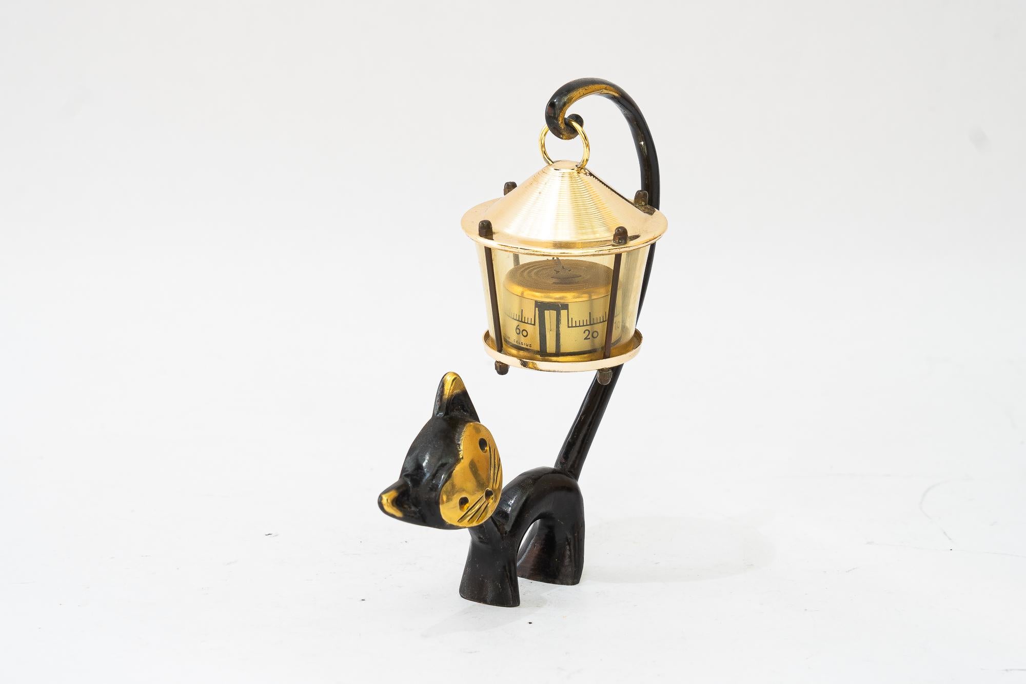 Figurine de chat tenant un thermomètre par Walter Bosse
Etat original