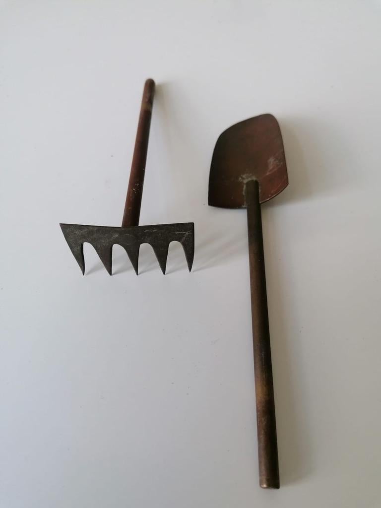 Cat Figurine with Shovel and Rake by Walter Bosse In Good Condition For Sale In Vienna, AT