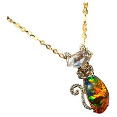 Collana con opale Cat's Eye, pietra di luna e diamanti in oro giallo 14k