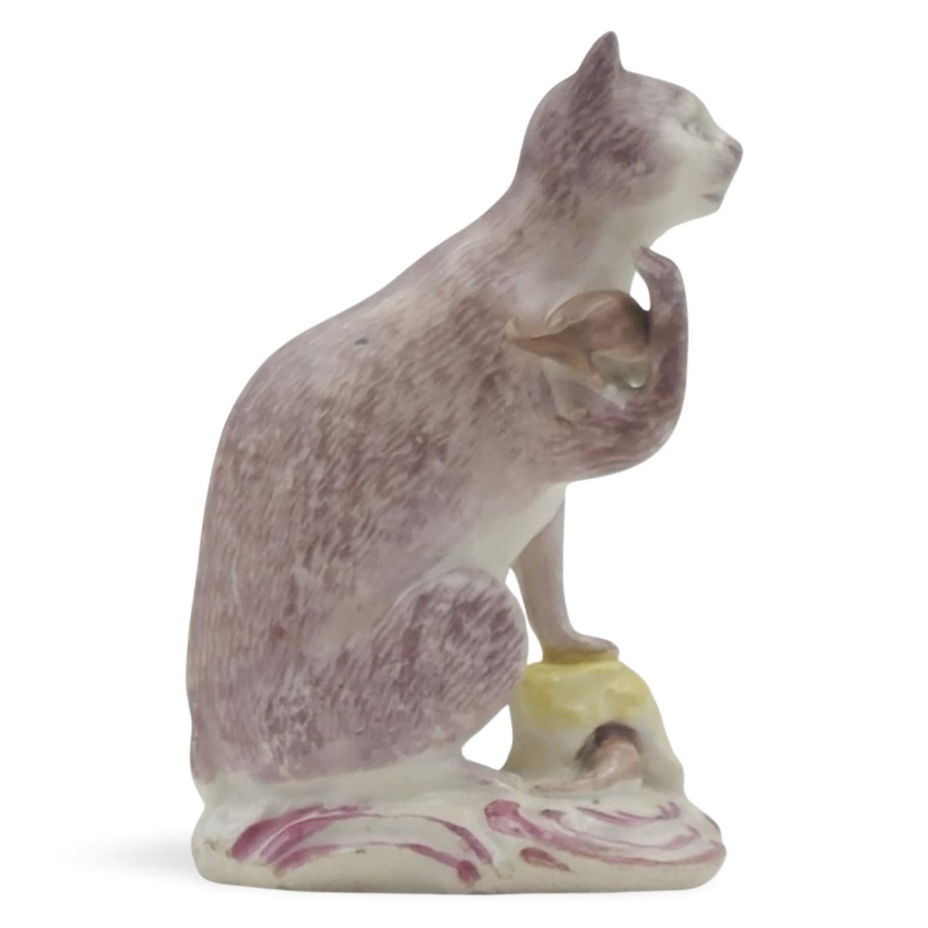 Gatto che tiene in mano un topo, Fabbrica di porcellana Bow, 1760 ca. in vendita 3
