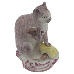 Gato sosteniendo un ratón, fábrica de porcelana Bow Porcelain, hacia 1760