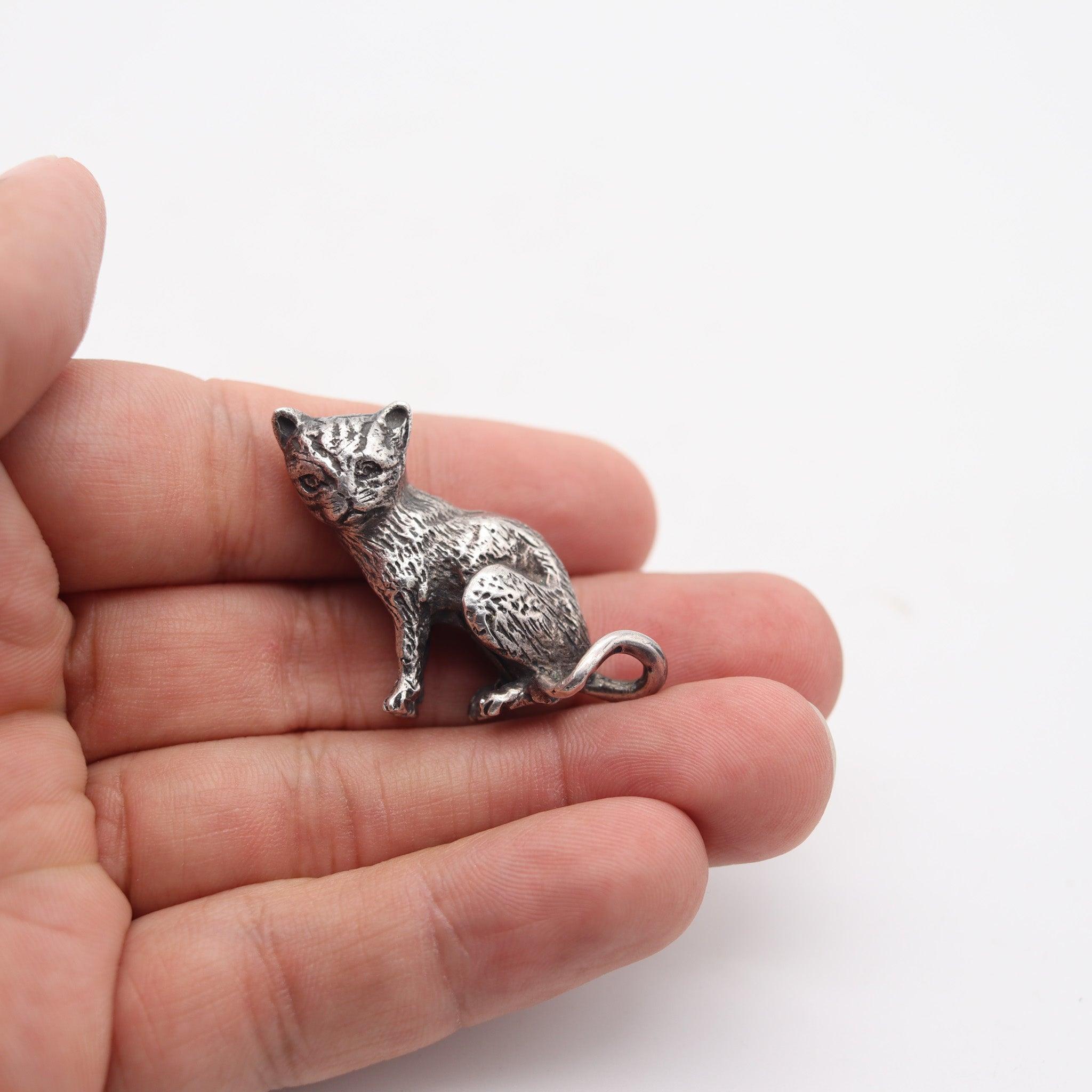 CAT MINIATURE 1970 Italian Figure Of A Cat In Solid Textured .925 Sterling In Excellent Condition For Sale In Miami, FL