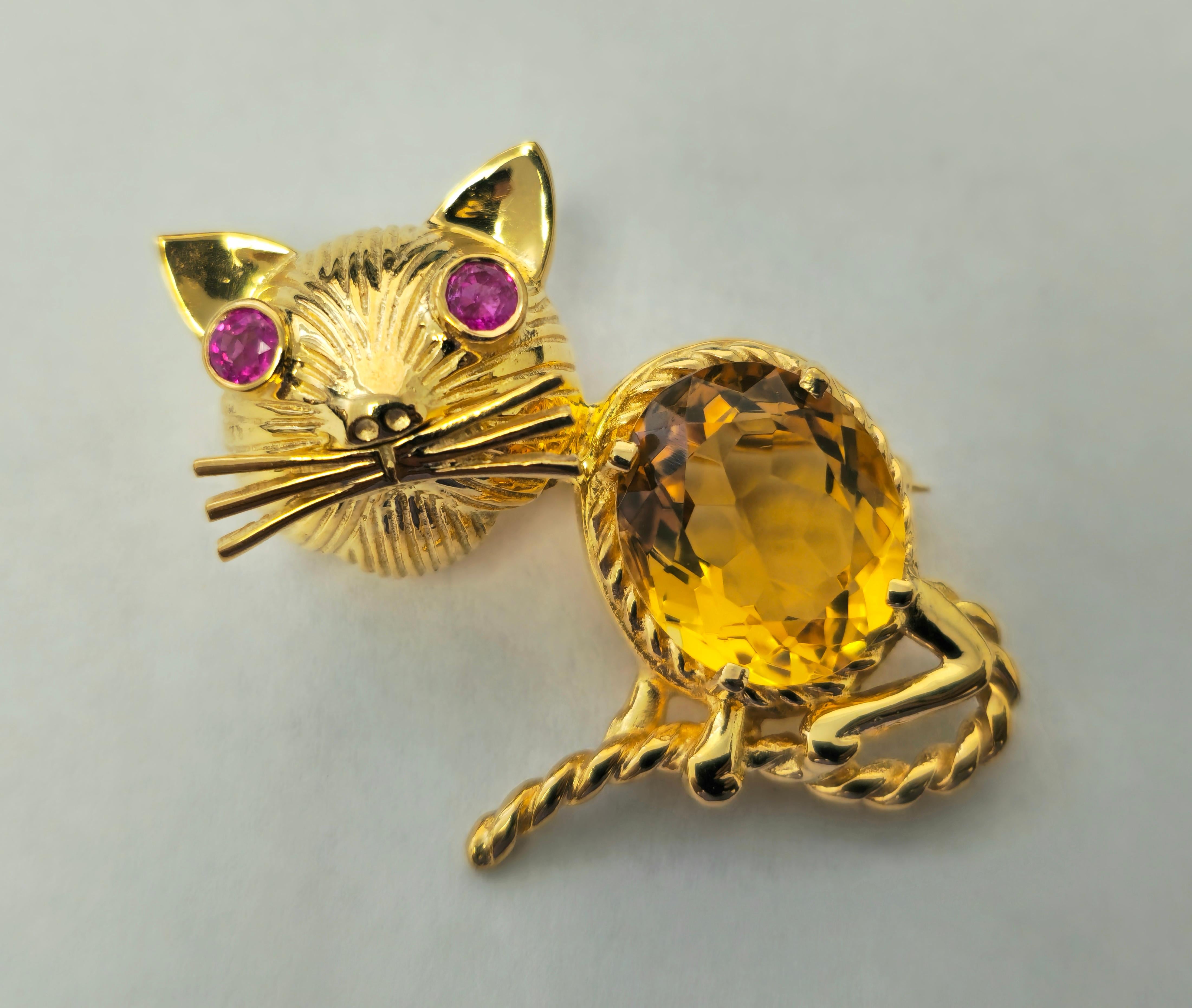 Round Cut Cat Motif Ruby and Citrine Pin in 14k Yellow Gold  For Sale