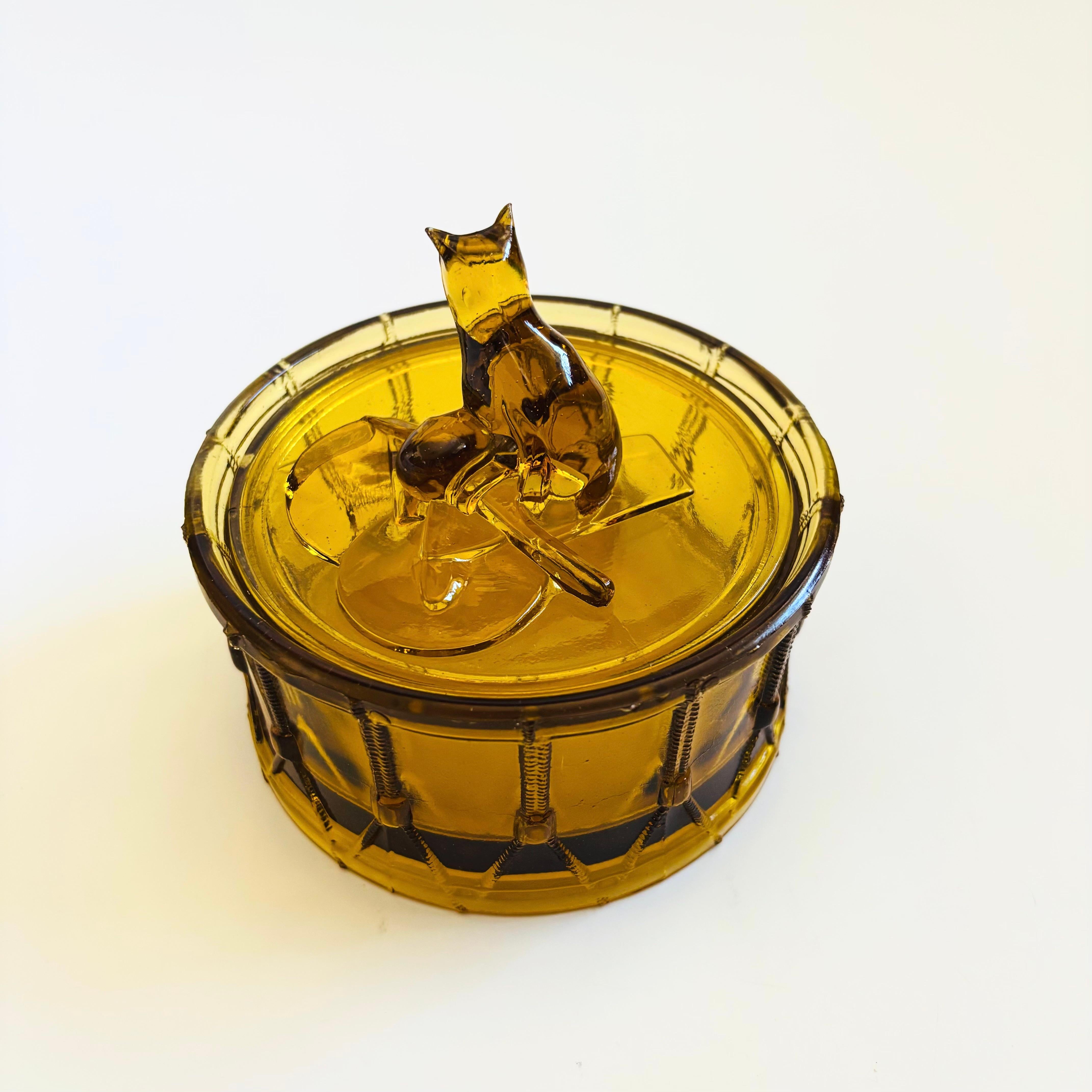 Cat on Drum Amber Glass Box by Portieux Vallerysthal, France In Good Condition For Sale In Fairfield, CA