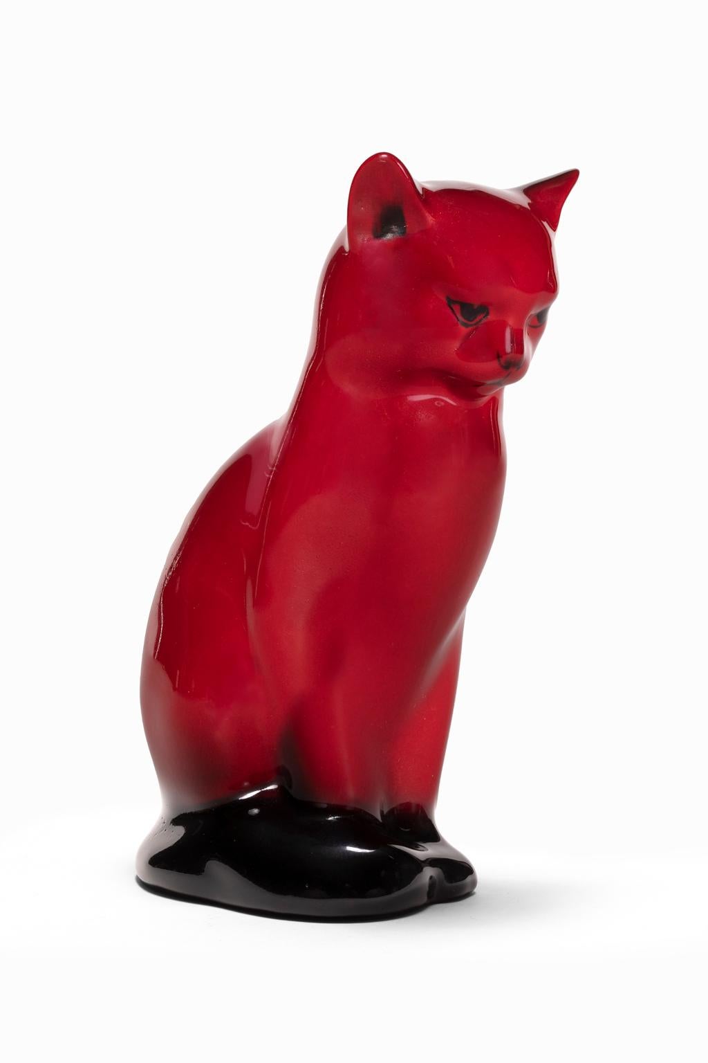 Vernissé Figurine en porcelaine Flambe rouge «CAT » de Royal Doulton en vente