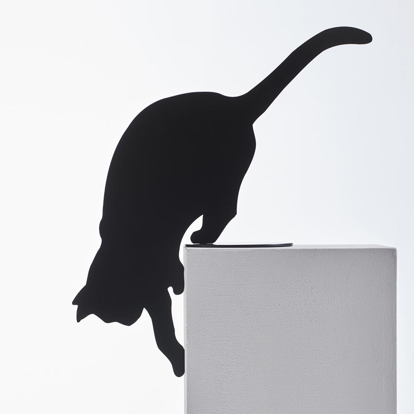 Skulptur Katze Schatten A ganz aus Stahl
in schwarzer Ausführung. Flaches Dekorationsstück.
Auf rundem Stahlsockel: 16cm Durchmesser.
Erhältlich mit anderen Katzenschatten.