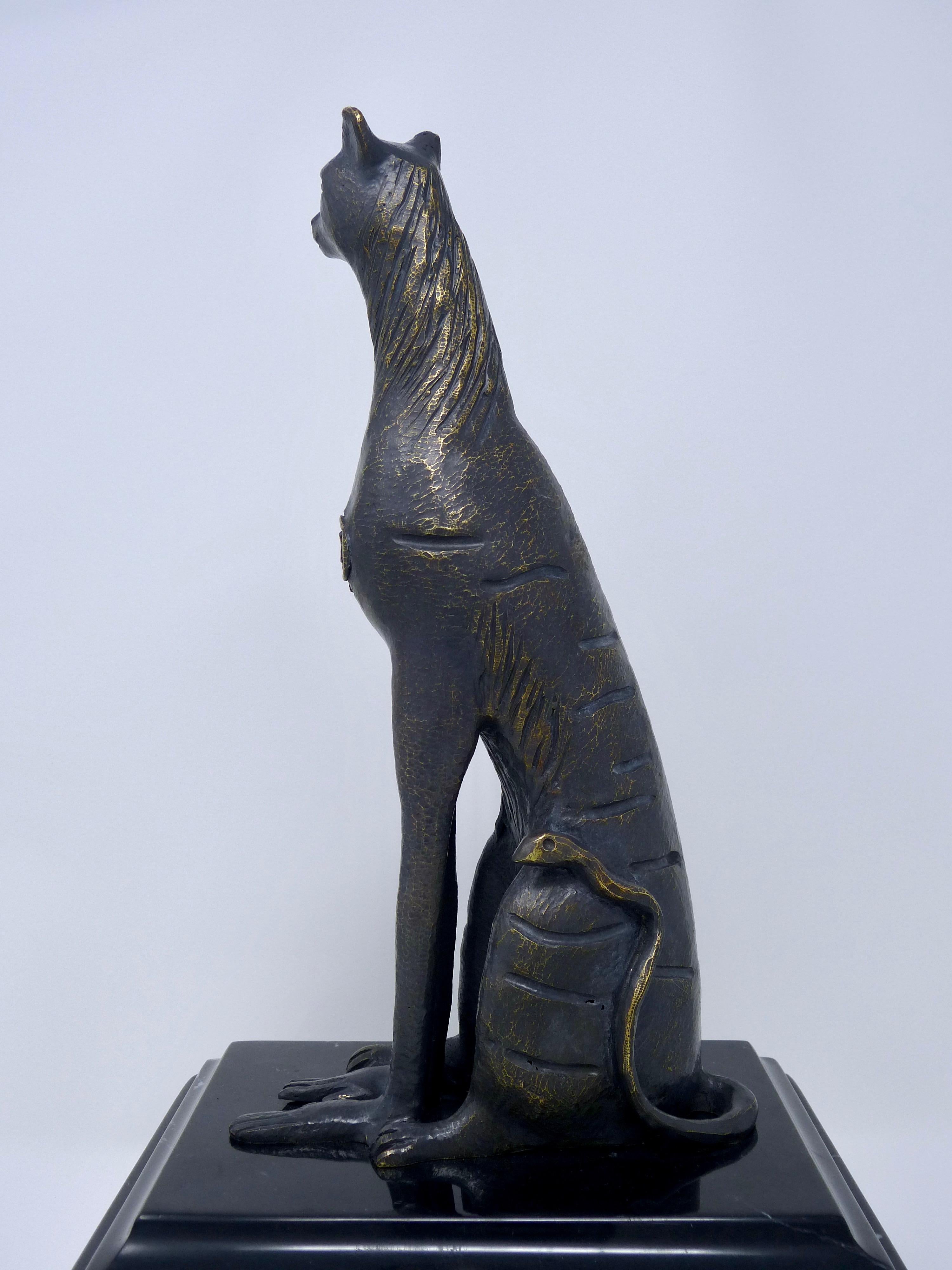Surrealismus-Bronzeskulptur einer Katze ohne Stiefel von Leonora Carrington, 2010 (21. Jahrhundert und zeitgenössisch) im Angebot
