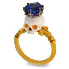 Catacomb Saint Skull Ring in 22 Karat Yellow Gold, Platinum and Tanzanite