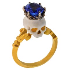 Catacomb Saint Skull Ring in 22 Karat Yellow Gold, Platinum and Tanzanite