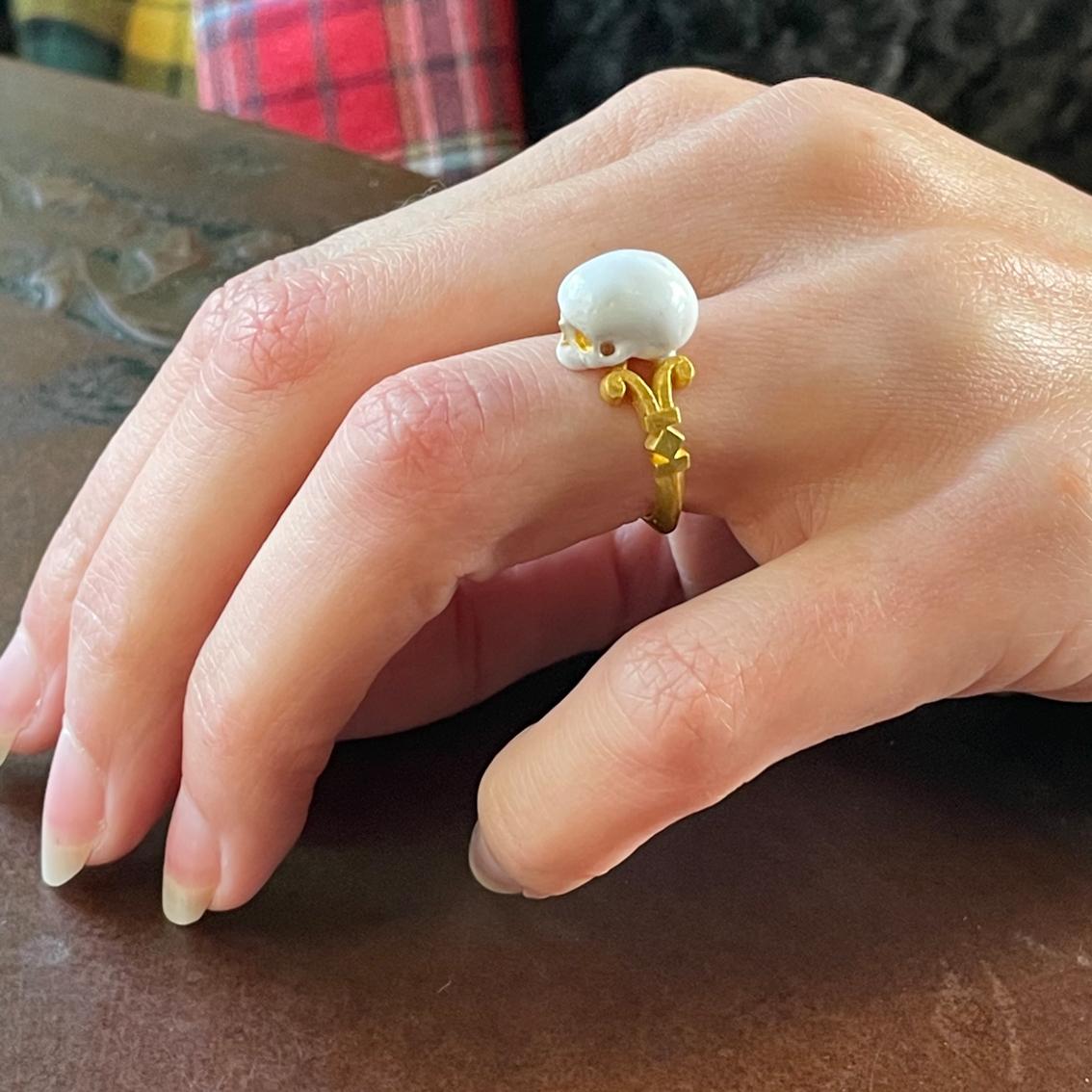 Catacomb Saint Skull Ring in 24 Karat Yellow Gold and Enamel For Sale 6