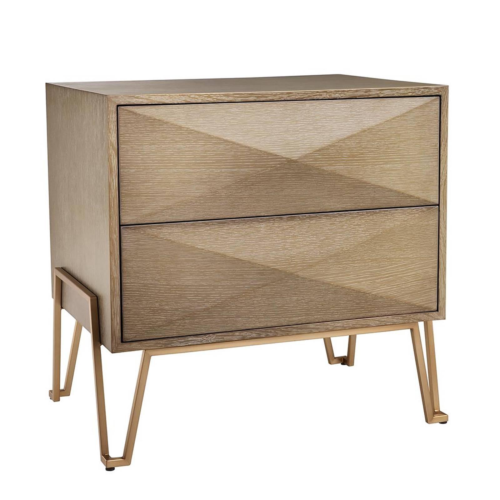Side table or nightstand catalaga with a washed 
oak veneer top and with brushed brass base.
With two drawers. Also available in round table,
sideboard, bar, desk or dining table catalaga. 