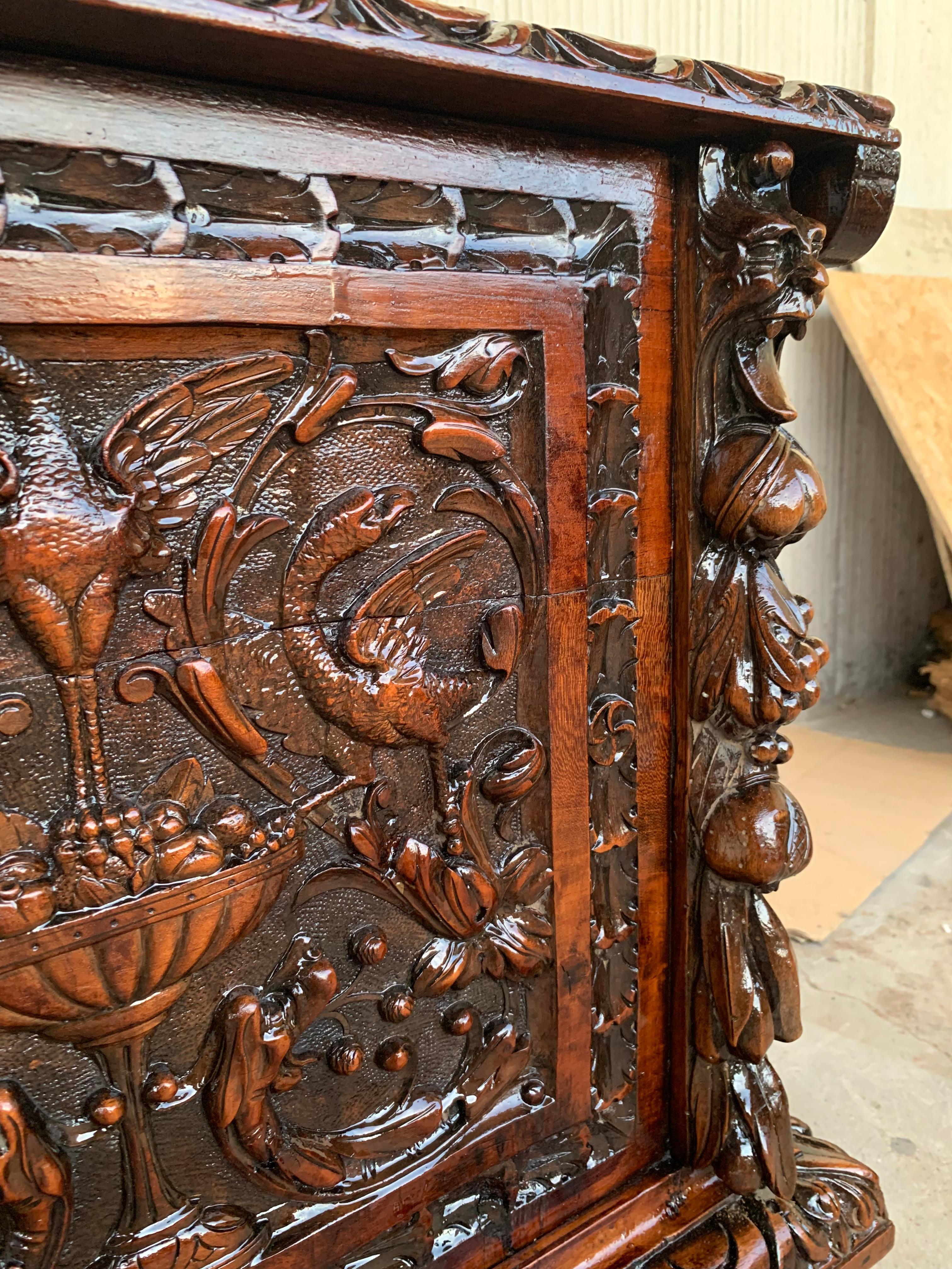 Catalan Baroque Carved Walnut Cassone or Trunk, 18th Century For Sale 4