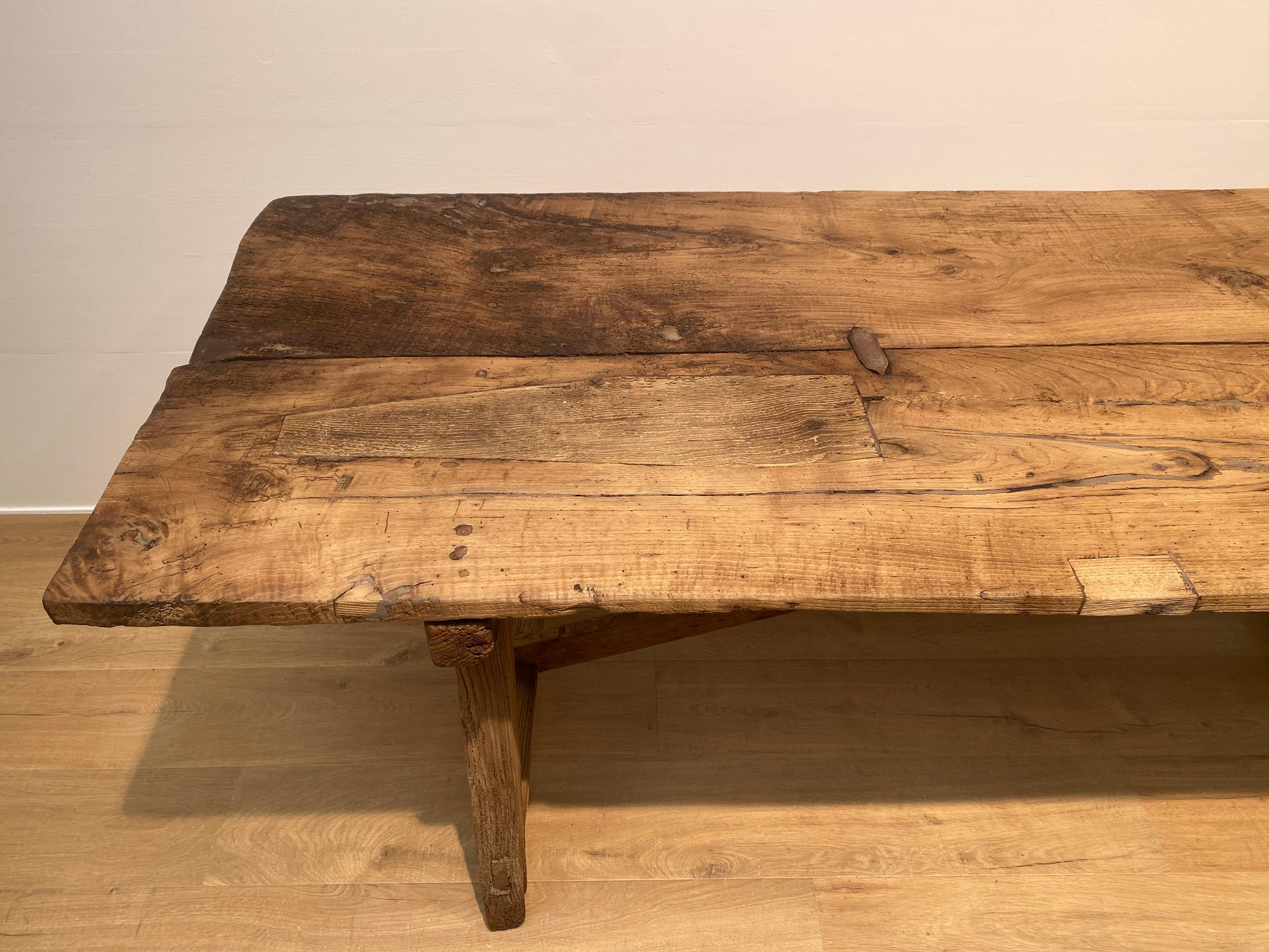Table de ferme catalane blanchie État moyen à Schellebelle, BE