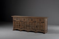 Buffet catalan en noyer sculpté, années 1940