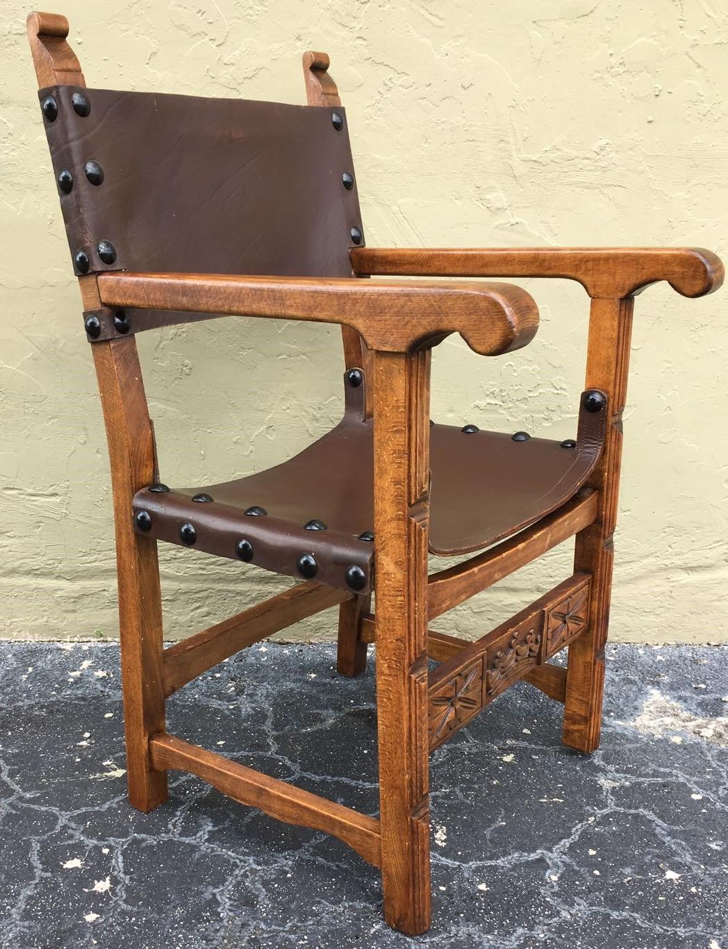 Catalan, Colonial Spanish Carved Armchair with Leather, 19th Century In Excellent Condition For Sale In Miami, FL