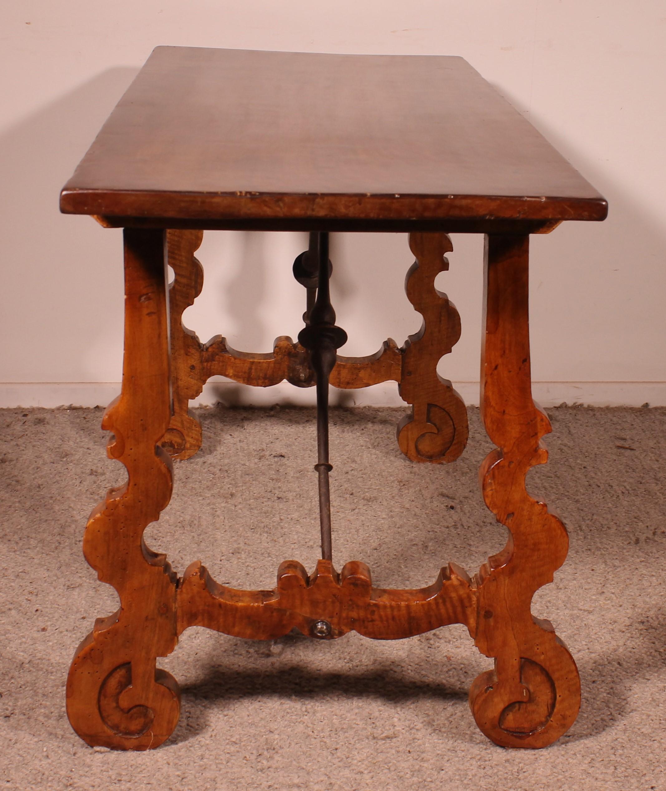 Catalan Console In Walnut -18th Century - Spain For Sale 1