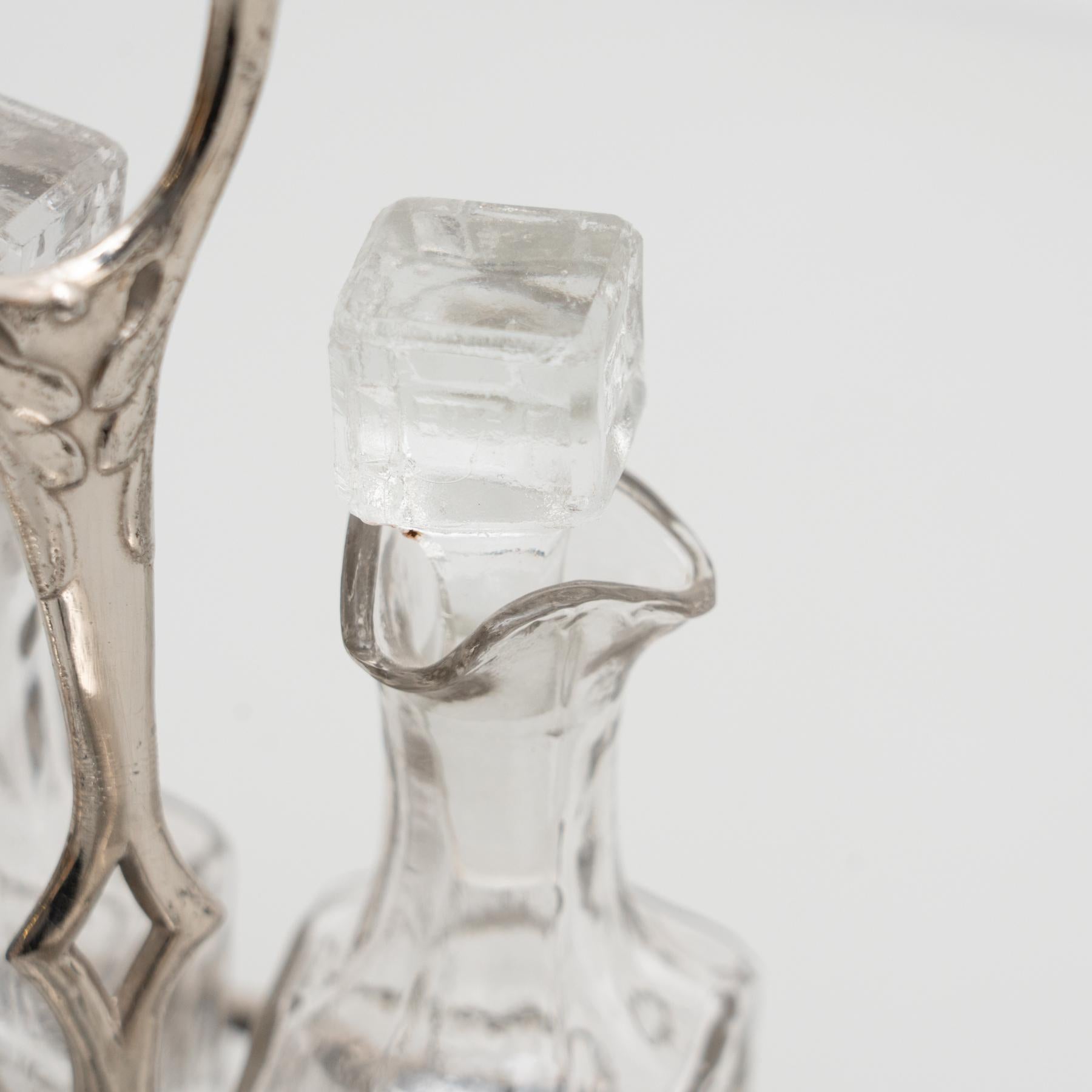 Milieu du XXe siècle Set de burettes en verre catalan, vers 1940 en vente