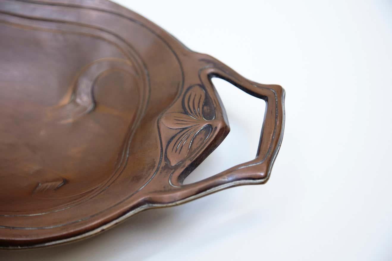 Bandeja modernista catalana de cobre de Barcelona, hacia 1920 principios del siglo XX en venta