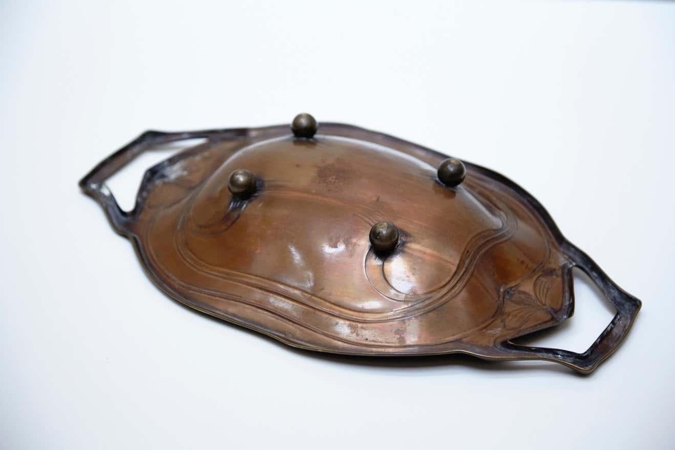 Bandeja modernista catalana de cobre de Barcelona, hacia 1920 Cobre en venta