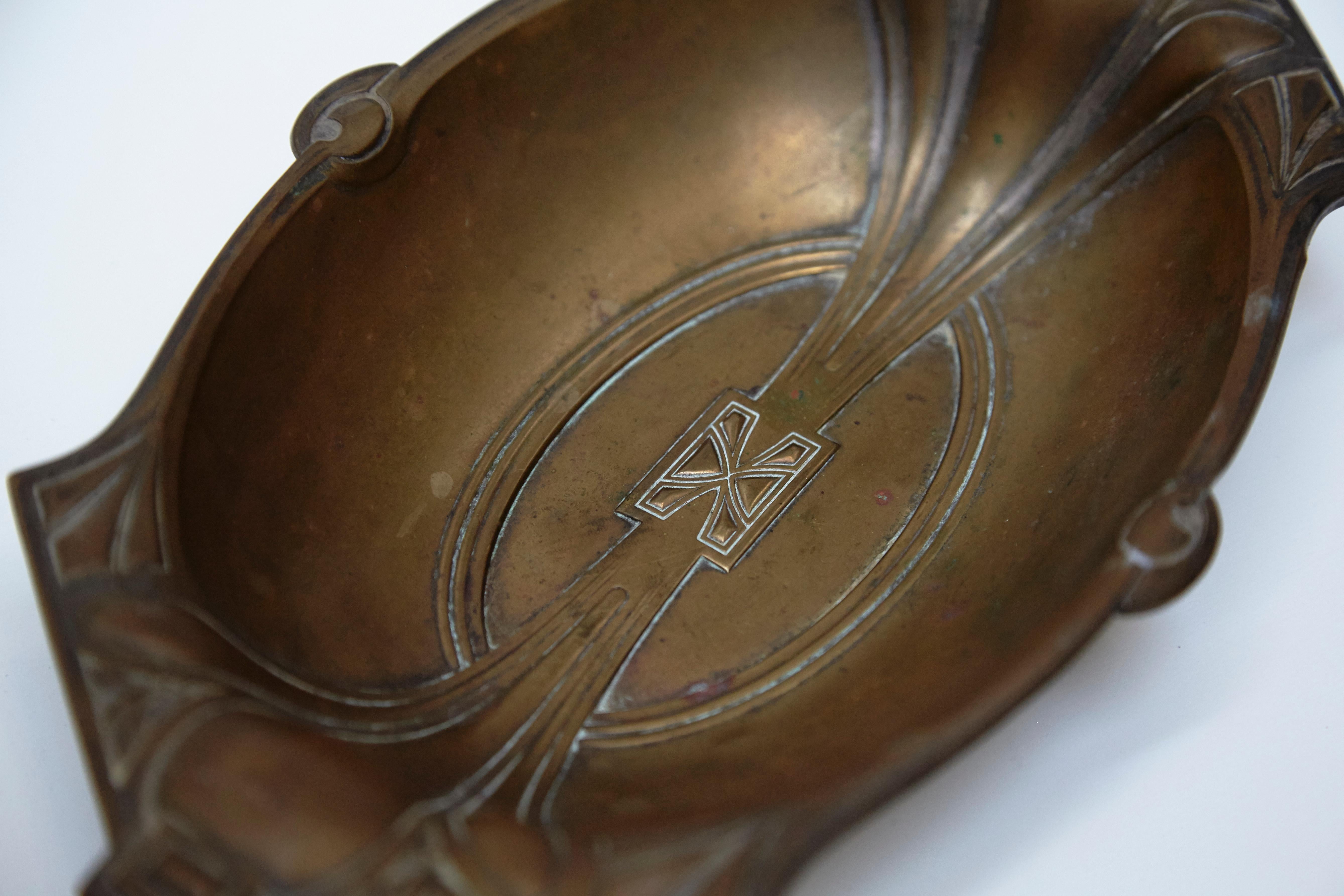 Catalan Modernist Copper Tray from Barcelona, circa 1920 For Sale 2