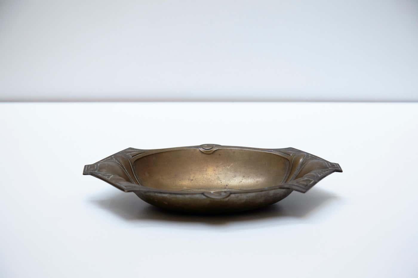 Bandeja modernista catalana de cobre de Barcelona, hacia 1930 Español en venta
