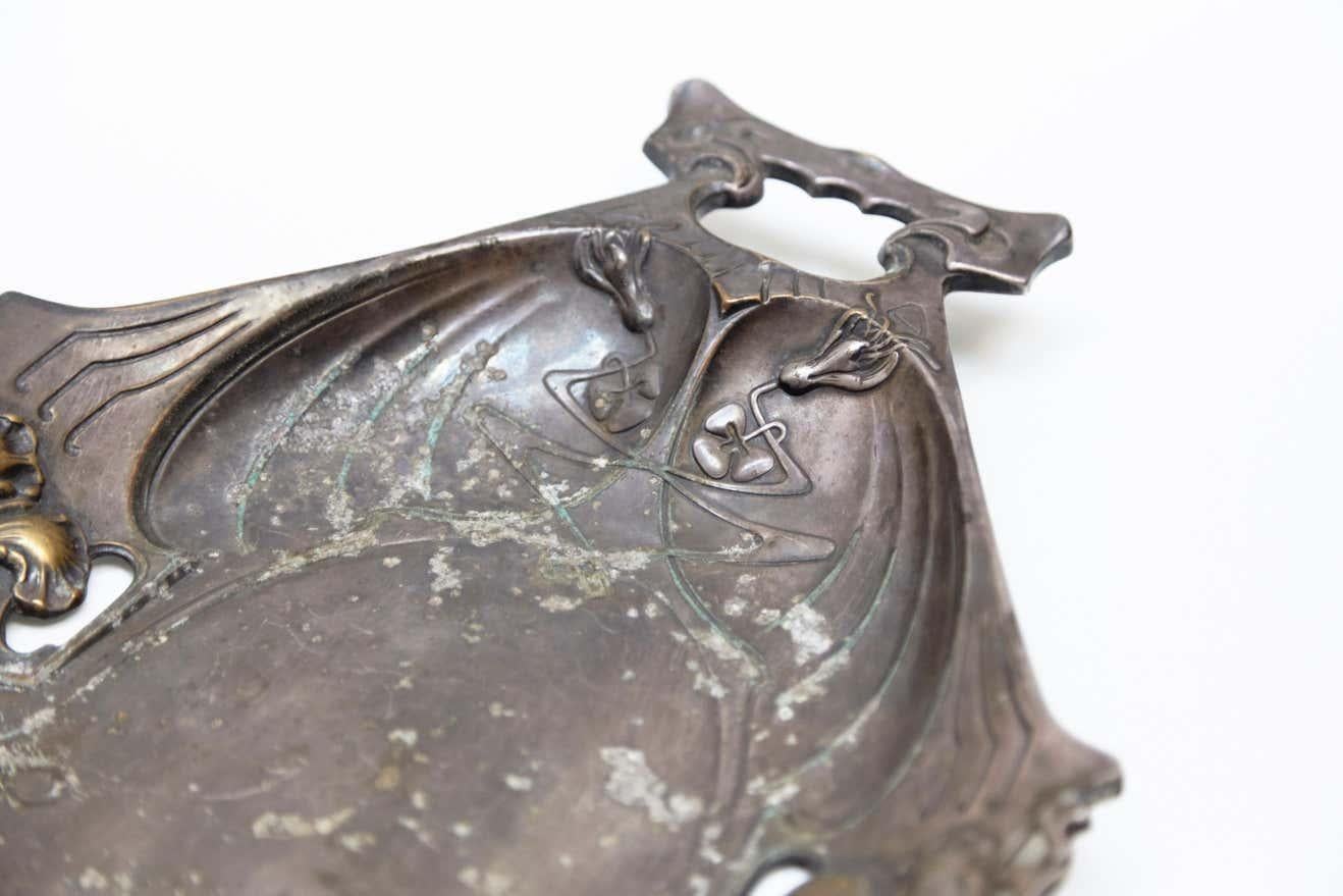 Bandeja modernista catalana de peltre de Barcelona, hacia 1930 Peltre en venta