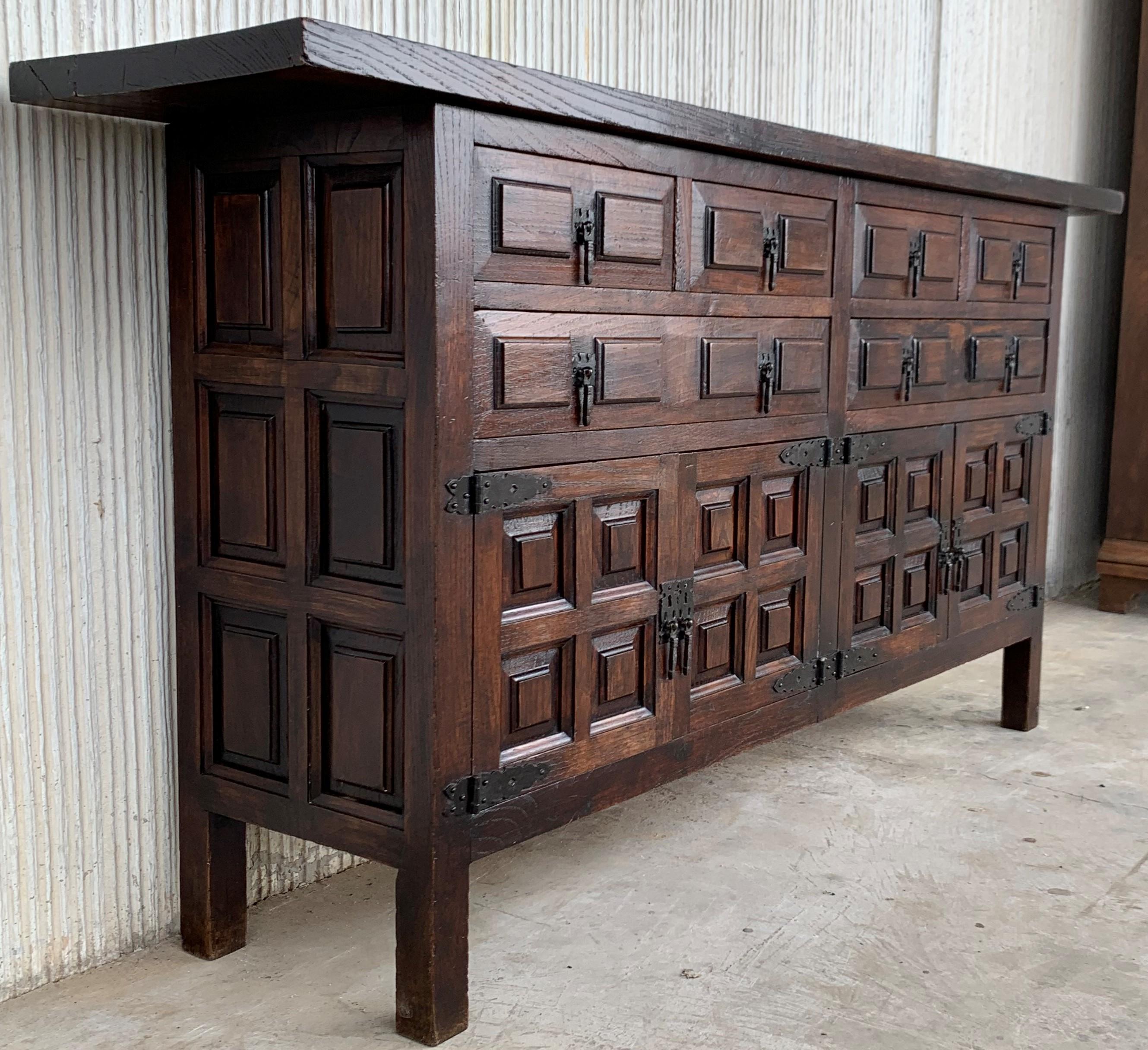 18th Century Catalan Spanish Baroque Carved Walnut Tuscan Six Drawers Credenza or Buffet
