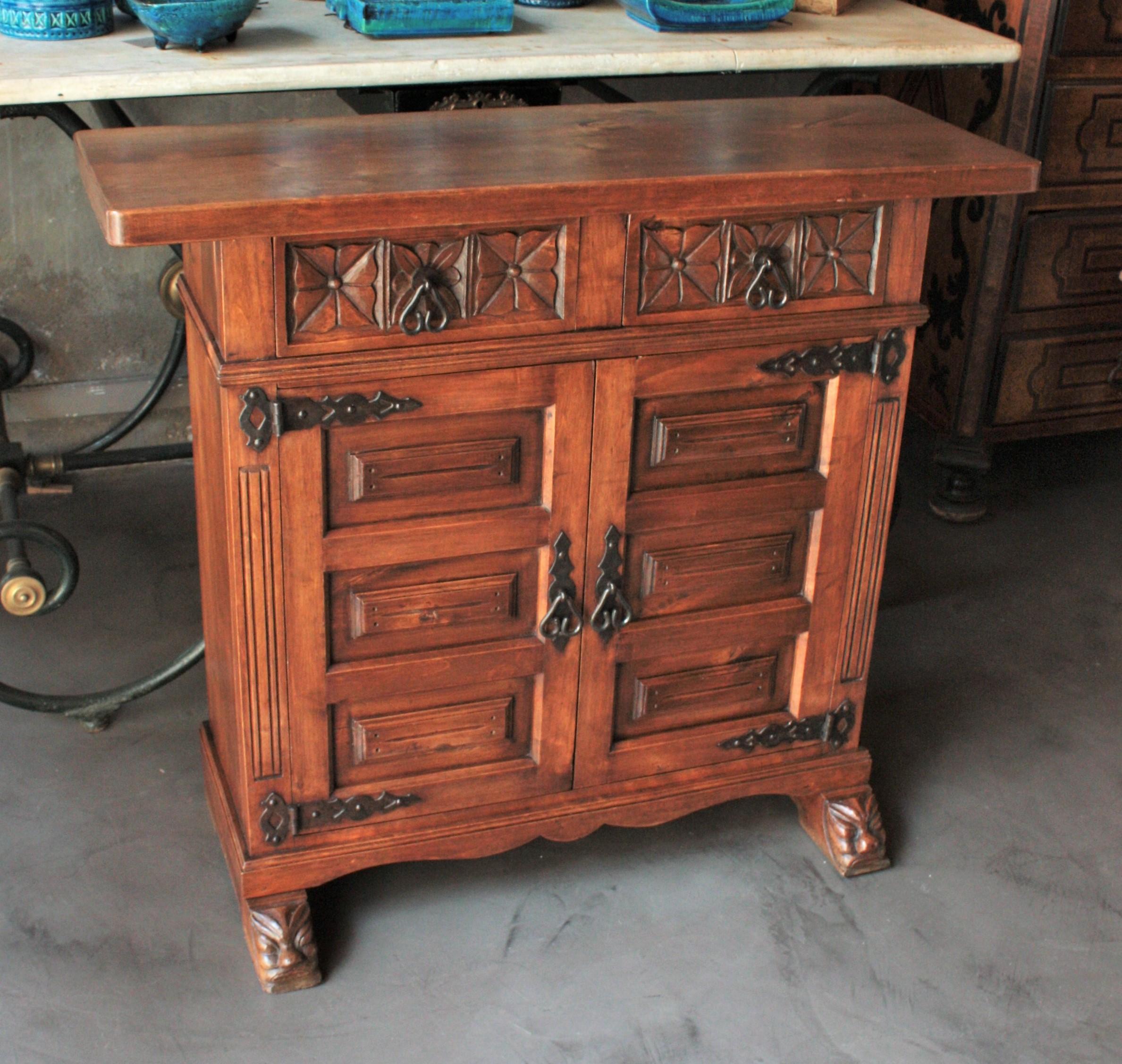 Catalan Spanish Carved Walnut Two-Drawer Credenza or Buffet In Good Condition In Barcelona, ES