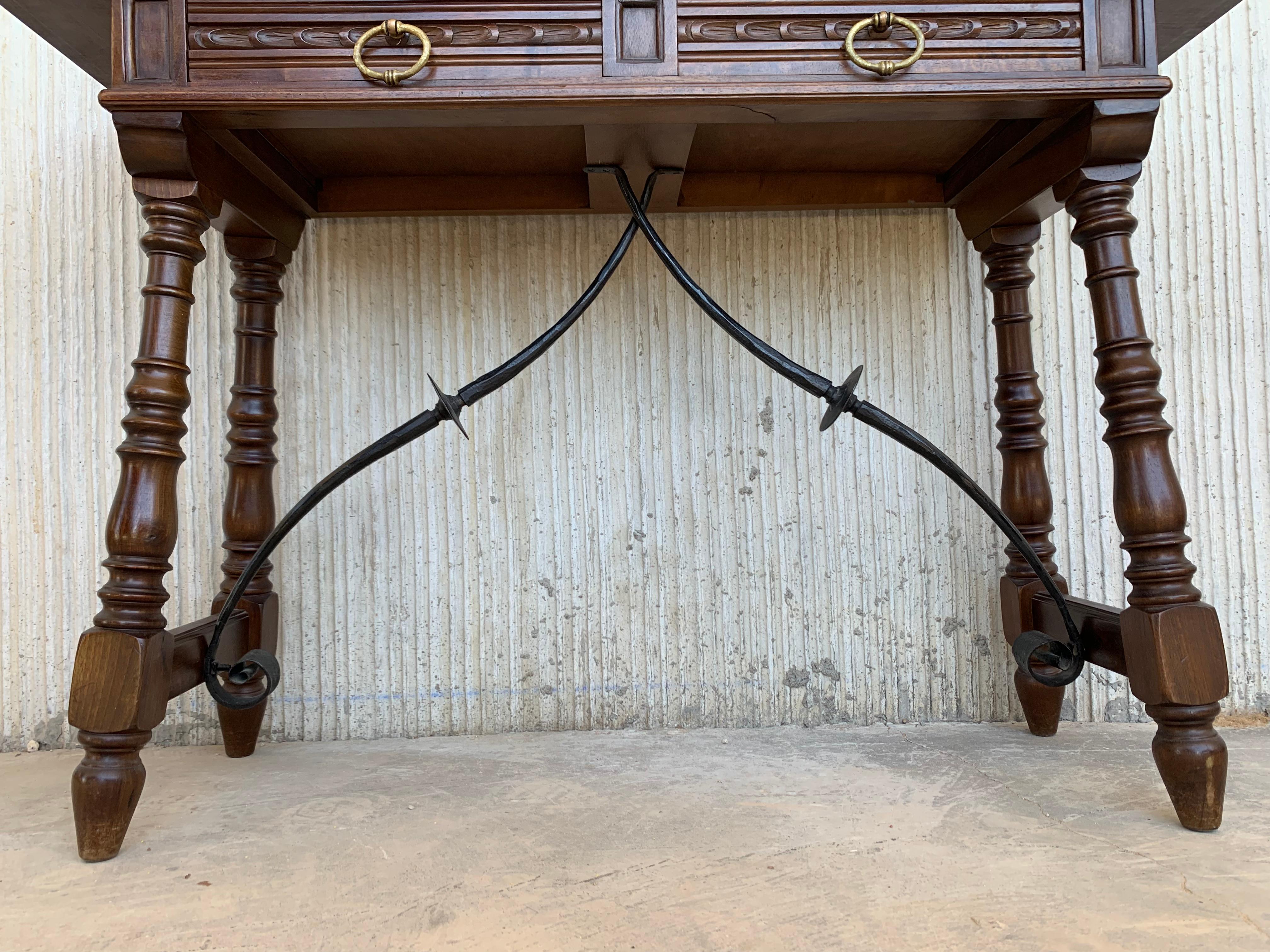 Catalan Spanish Lady Desk or Console Table in Carved Walnut and Iron Stretcher For Sale 6
