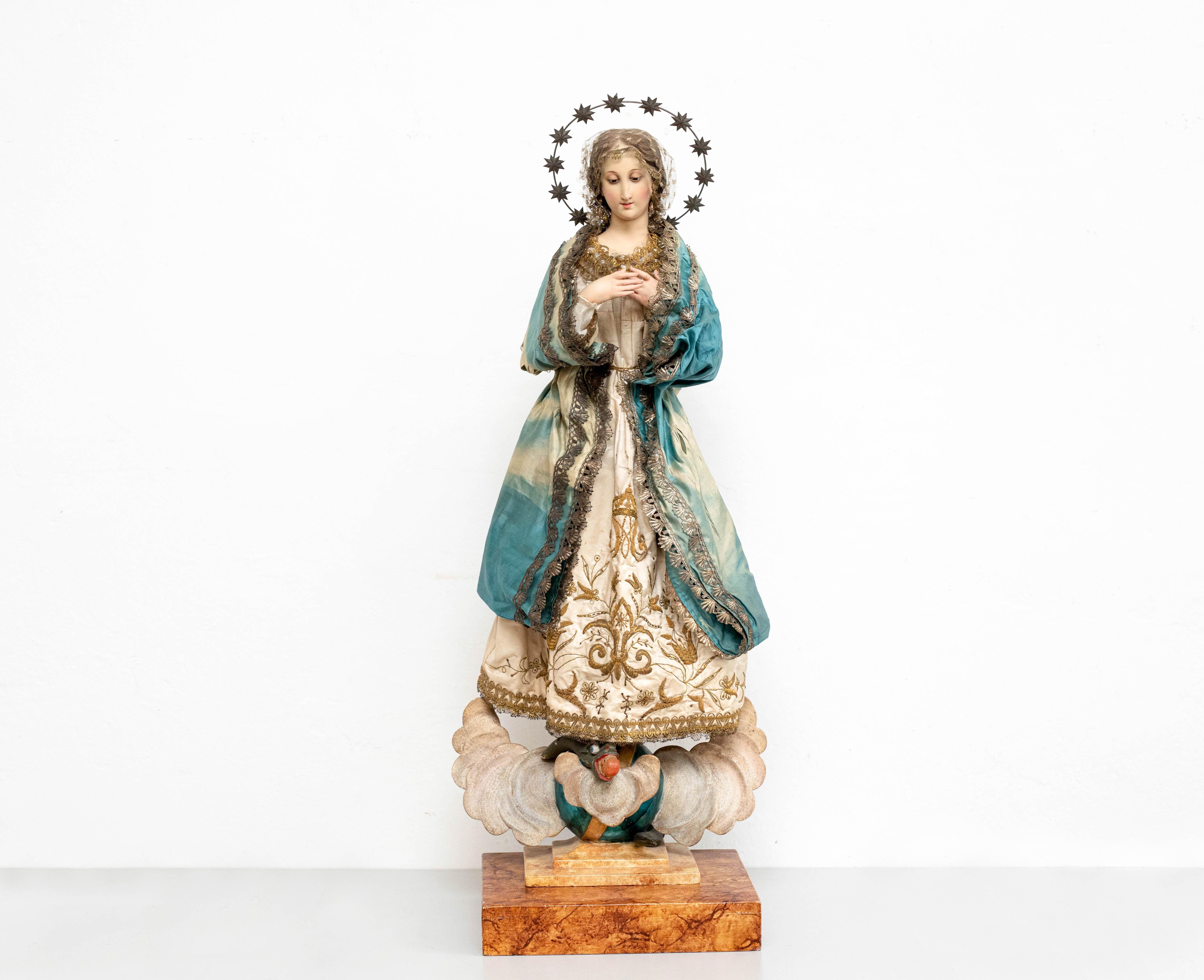 Traditional religious wood Sculpture of a virgin.

Made in Catalonia Spain, circa 1940.

It's a beautiful piece of religious wood with glass eyes.

In original condition, with minor wear consistent with age and use, preserving a beautiful