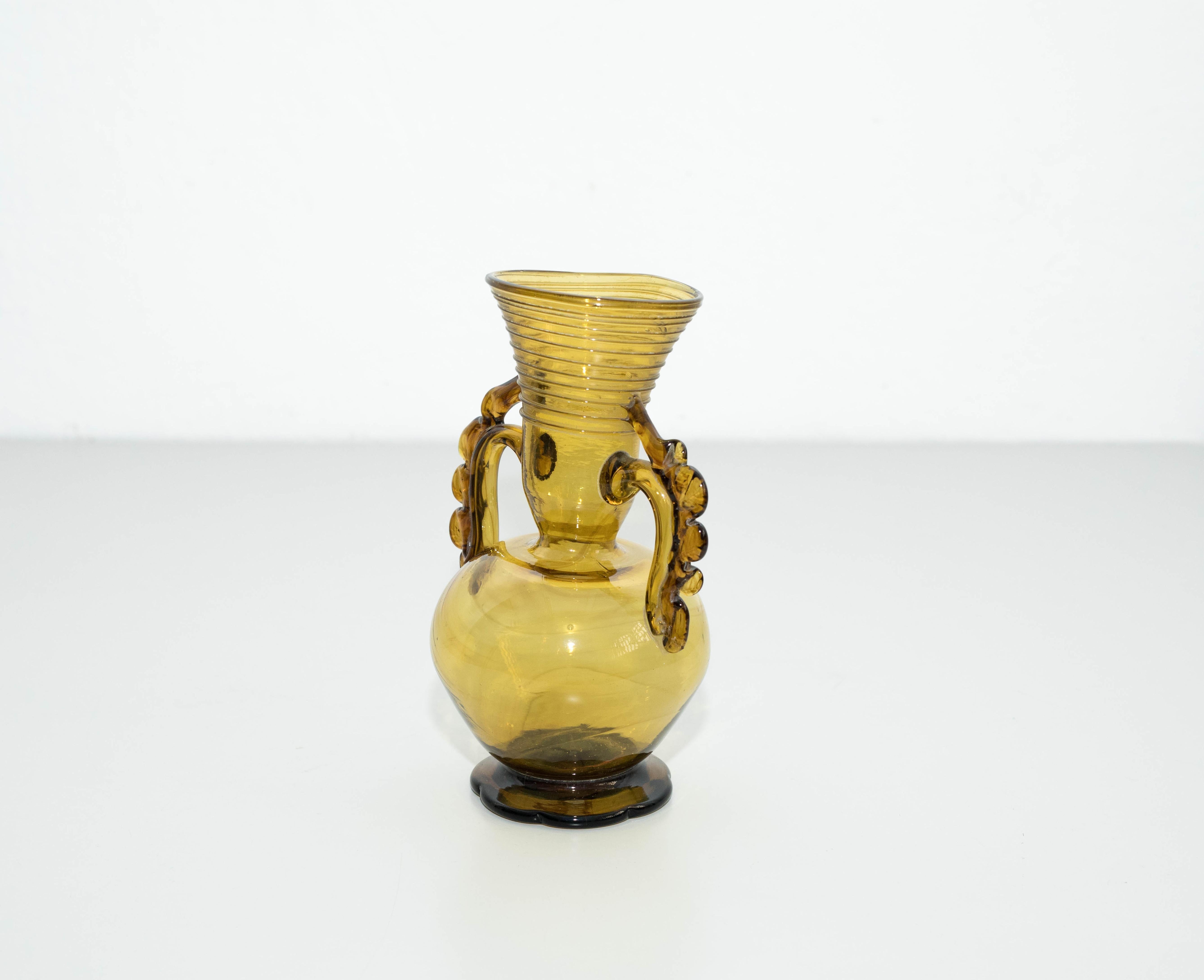 Mid-Century Modern Vase en verre soufflé jaune de Catalogne, vers 1930 en vente