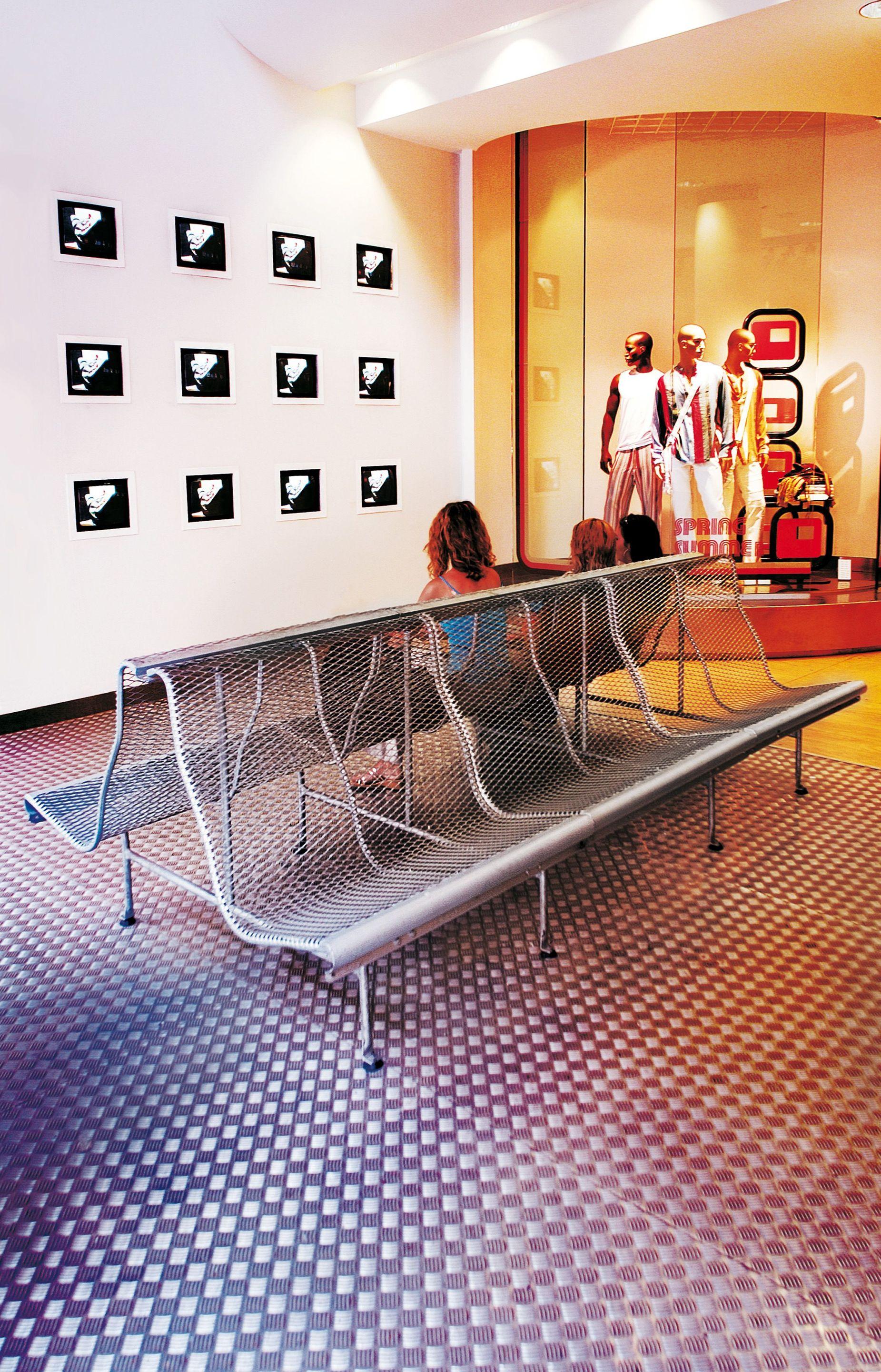 Steel Catalano Bench by Oscar Tusquets & Lluis Clotet