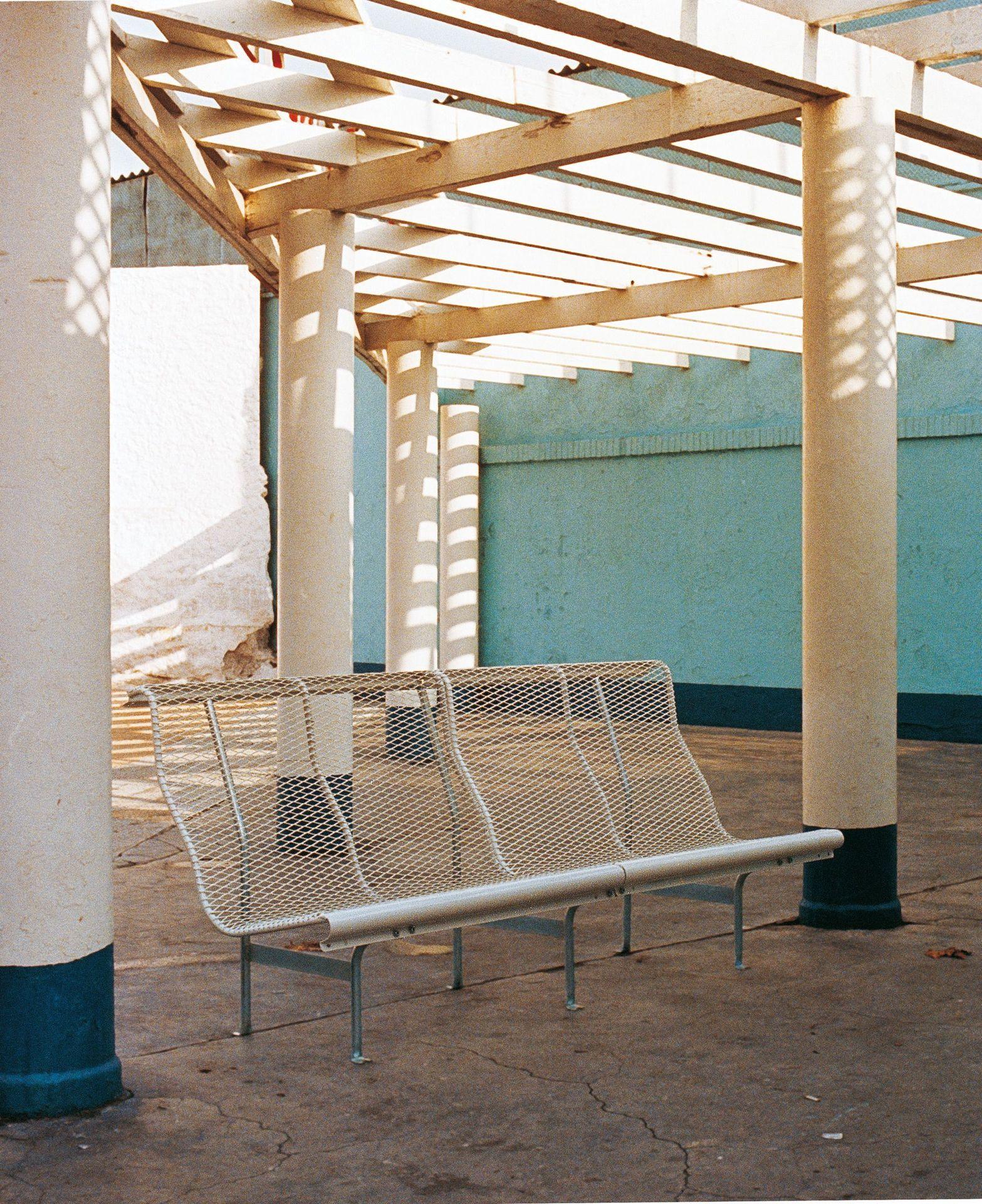 Banc Catalano par Oscar Tusquets & Lluis Clotet en vente 1