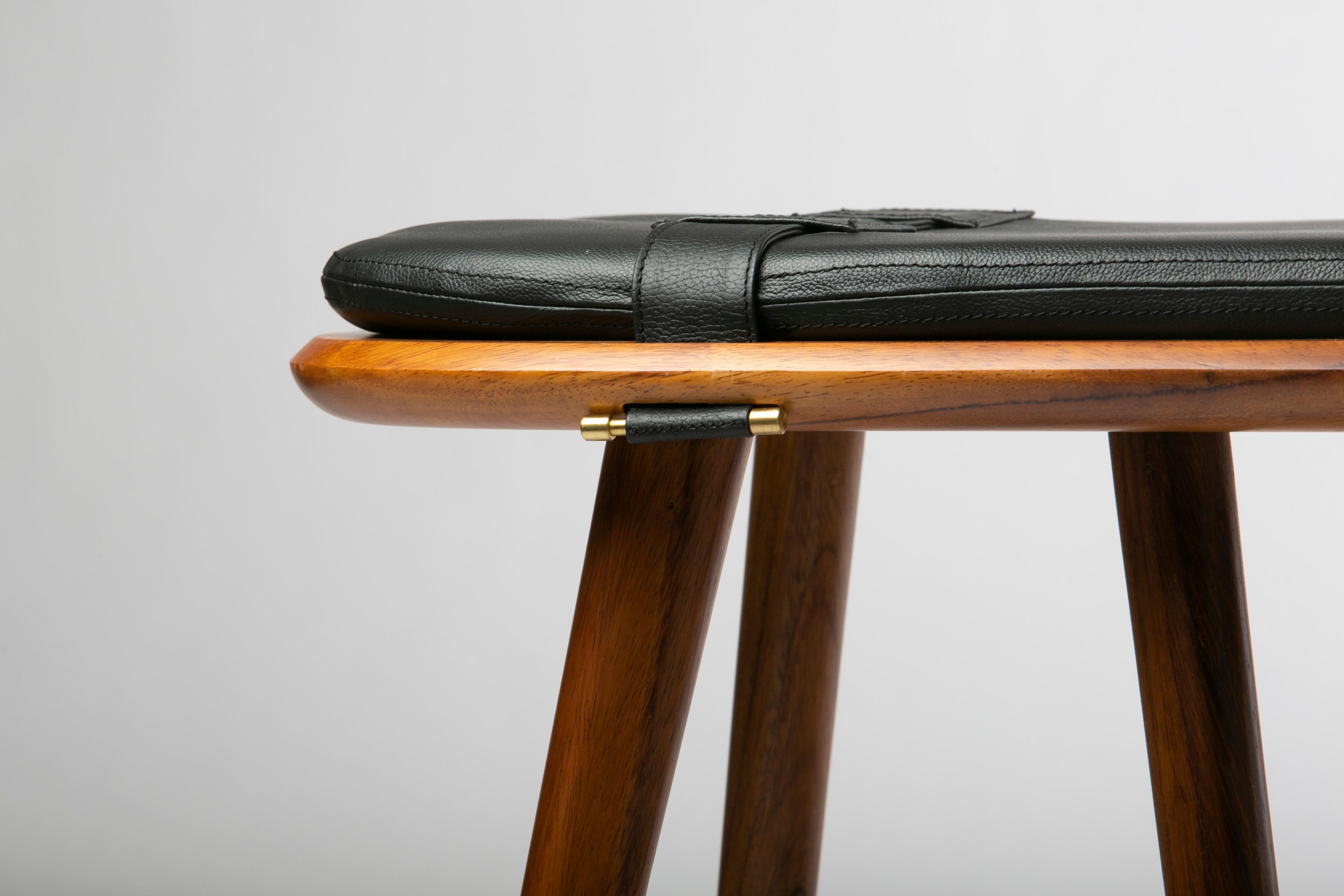 Desierto Bench 80, Walnut and Black Leather, Contemporary Mexican Design In New Condition For Sale In Mexico City, MX