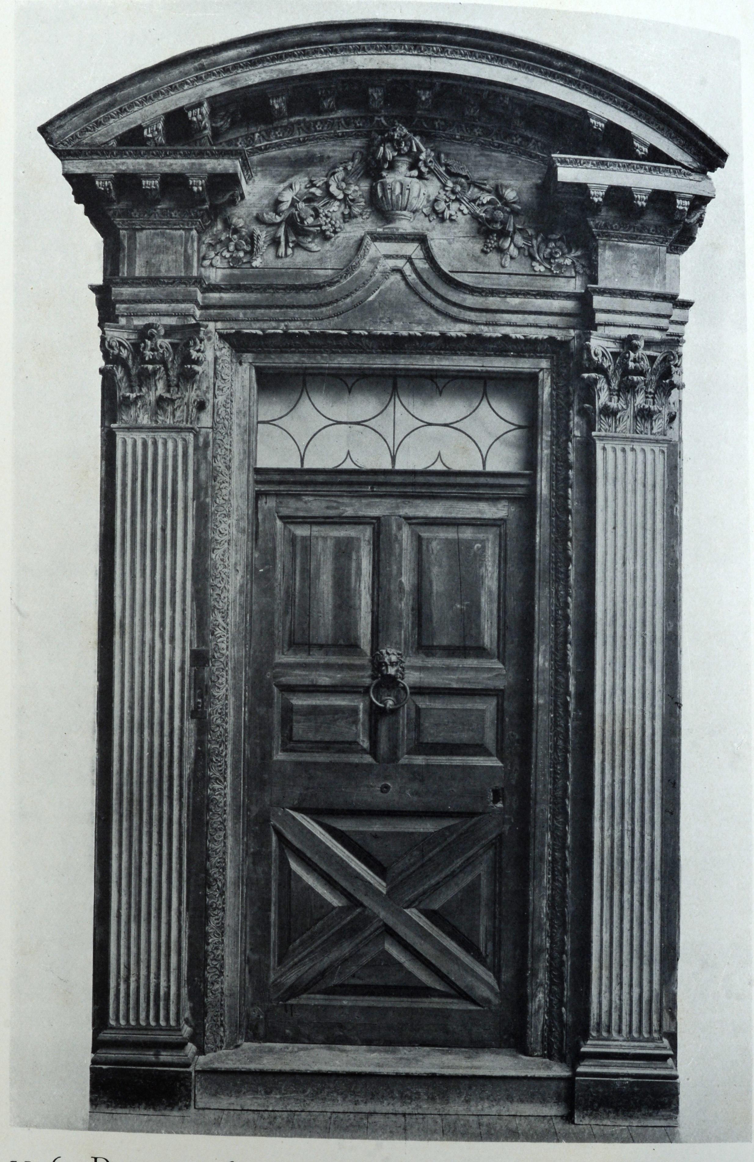 Catalogue des meubles et boiseries anglaises, Vol. III et IV. Vol III, Late Stuart to Queen Anne par Oliver Brackett. Paire de couvertures cartonnées de 1ère édition. Publié par le Victoria and Albert Museum Dept. of Woodwork. Illustré de 56