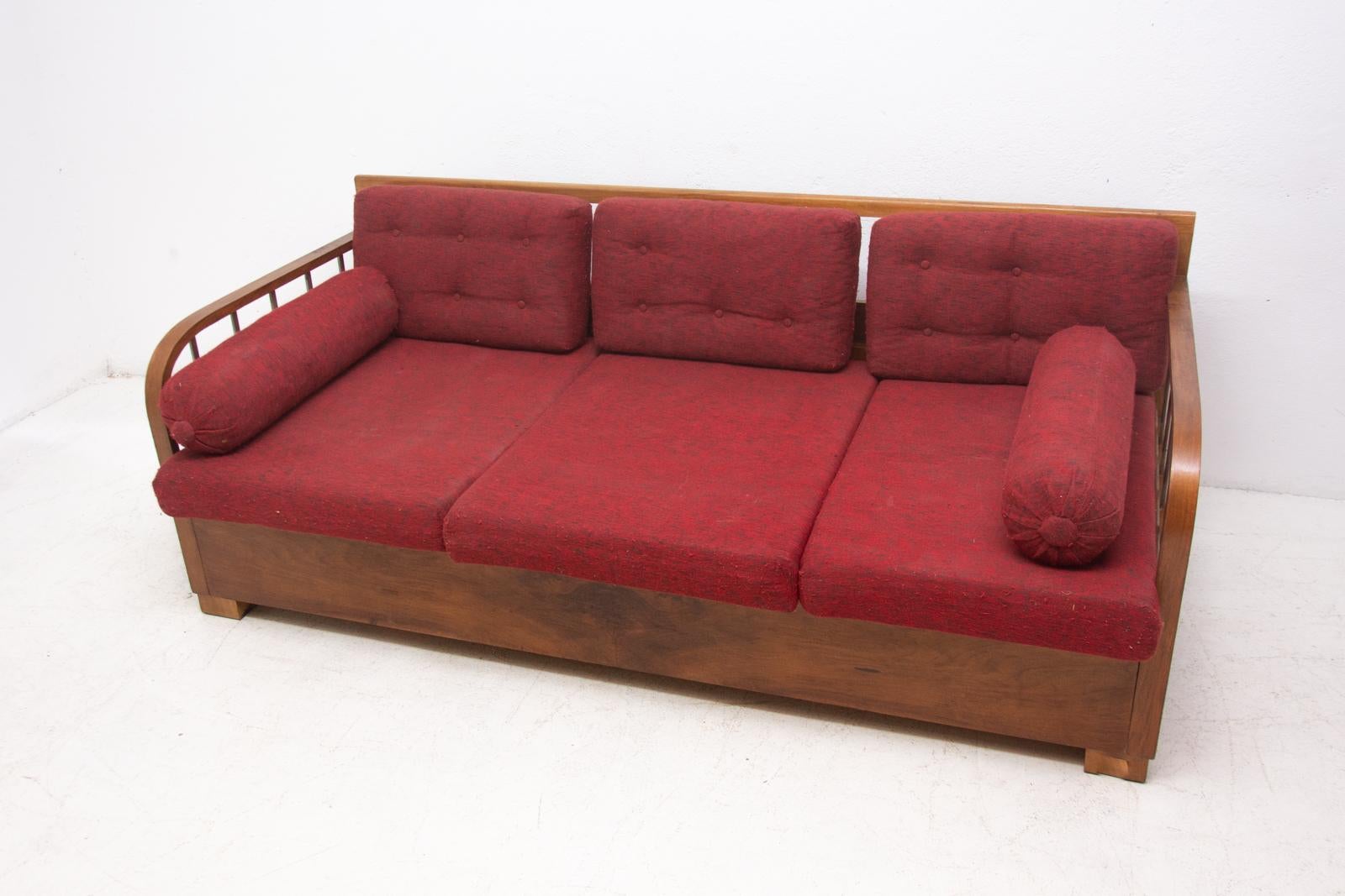 Cataloque Functionalist Sofa H-215 by Jindrich Halabala for UP Zavody, 1930s In Good Condition In Prague 8, CZ